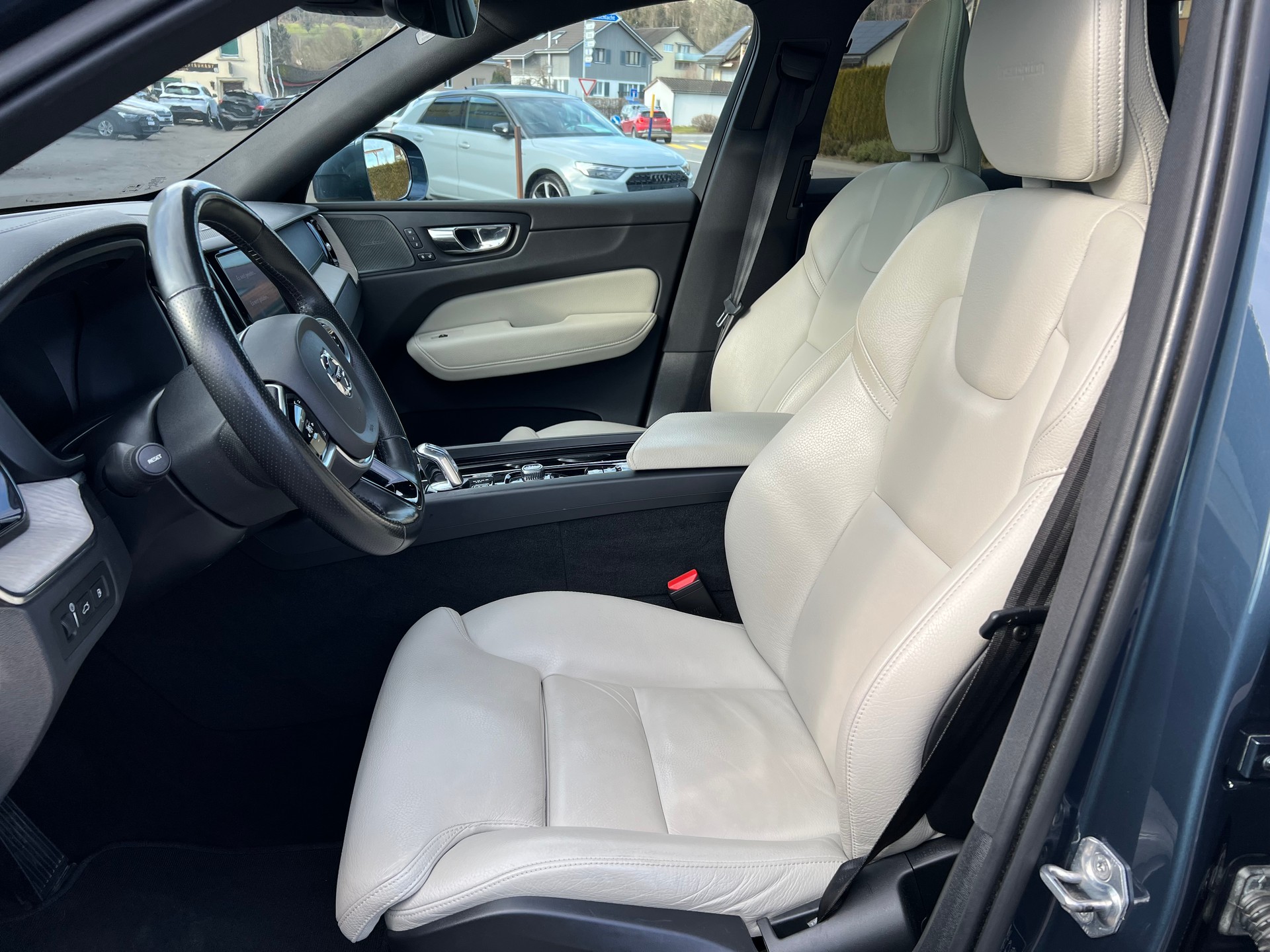 VOLVO XC60 T8 eAWD Inscription Geartronic-image-9
