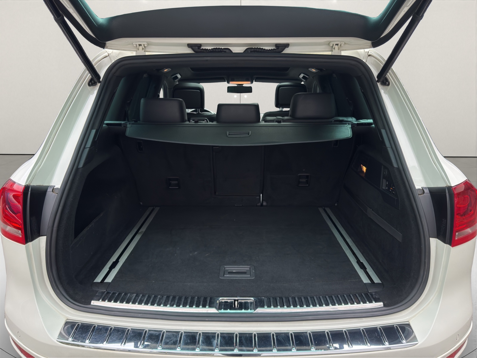 VW Touareg 3.0 TDI BlueMotion Technology Tiptronic-image-14