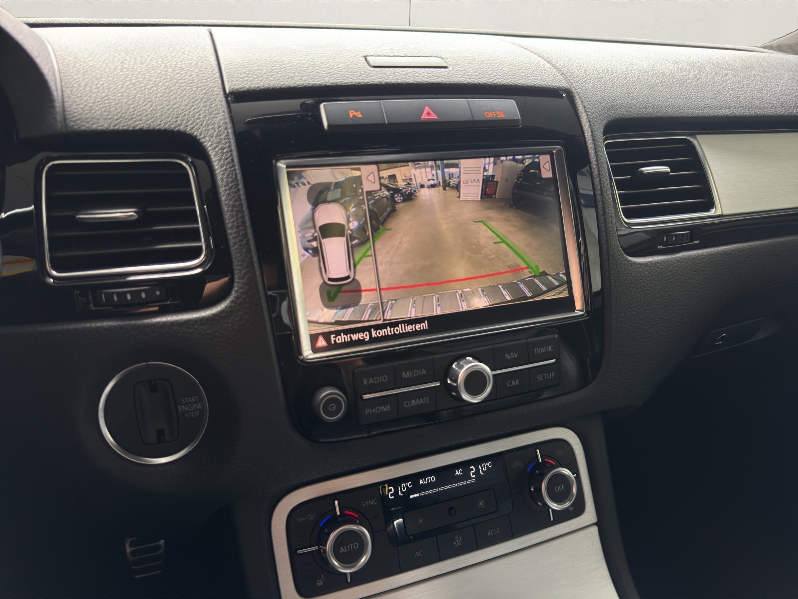 VW Touareg 3.0 TDI BlueMotion Technology Tiptronic-image-13