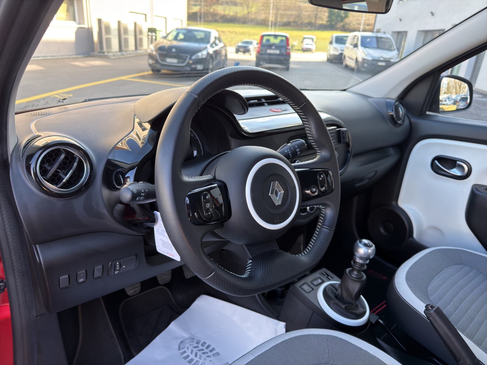 RENAULT Twingo 0.9 Intens-image-22