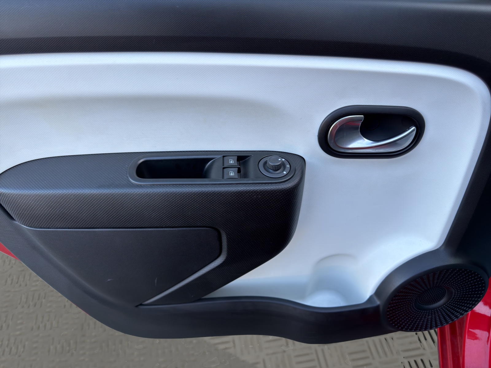 RENAULT Twingo 0.9 Intens-image-11