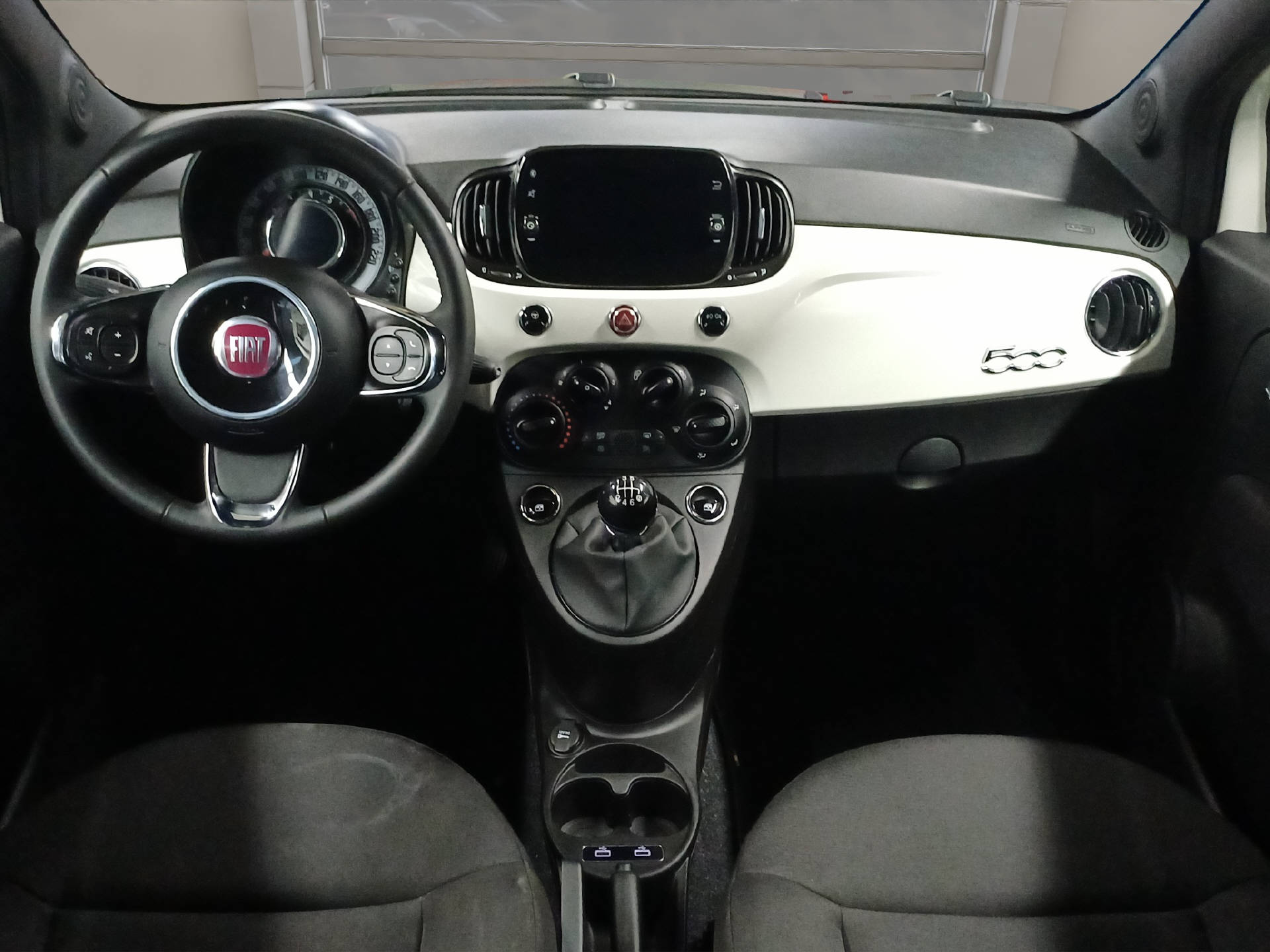 FIAT 500 C 1.0 Hybrid Cult Edition-image-12