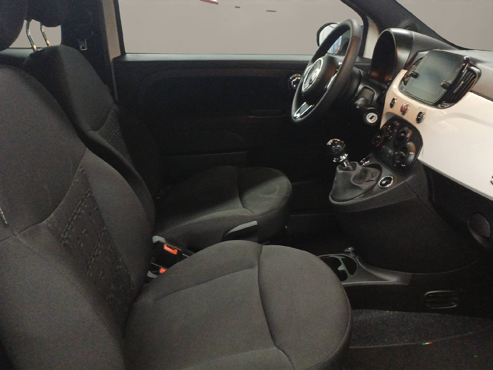 FIAT 500 C 1.0 Hybrid Cult Edition-image-15