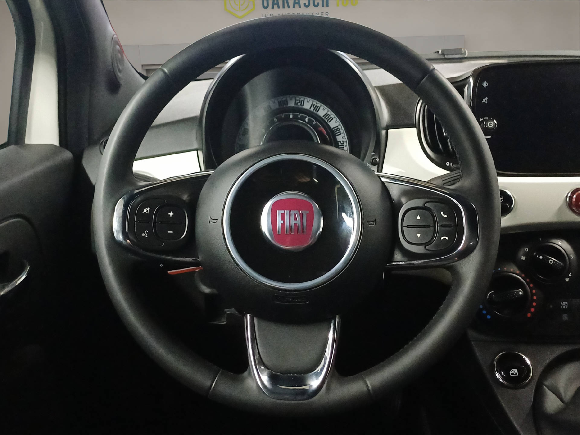 FIAT 500 C 1.0 Hybrid Cult Edition-image-9