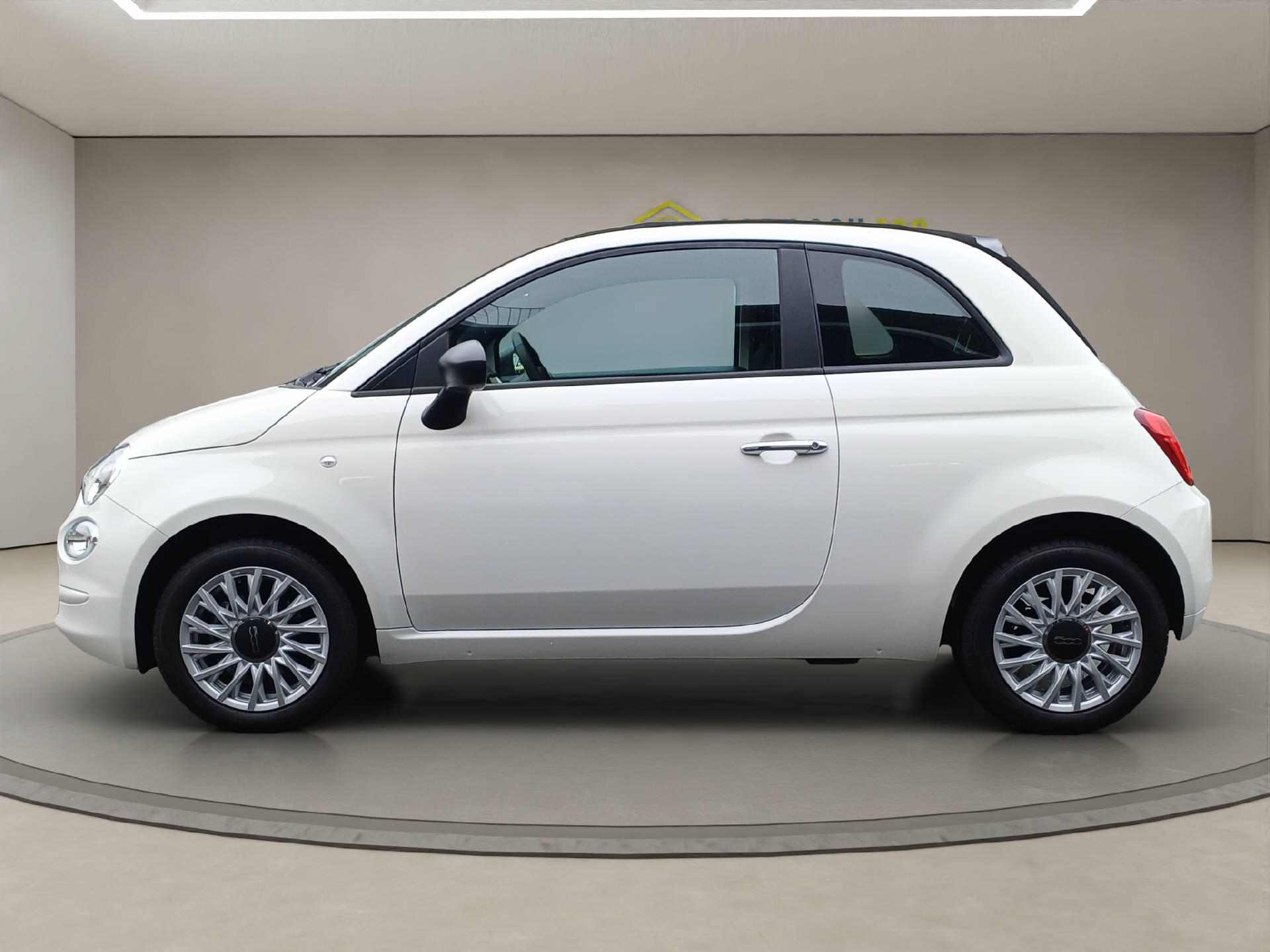 FIAT 500 C 1.0 Hybrid Cult Edition-image-2