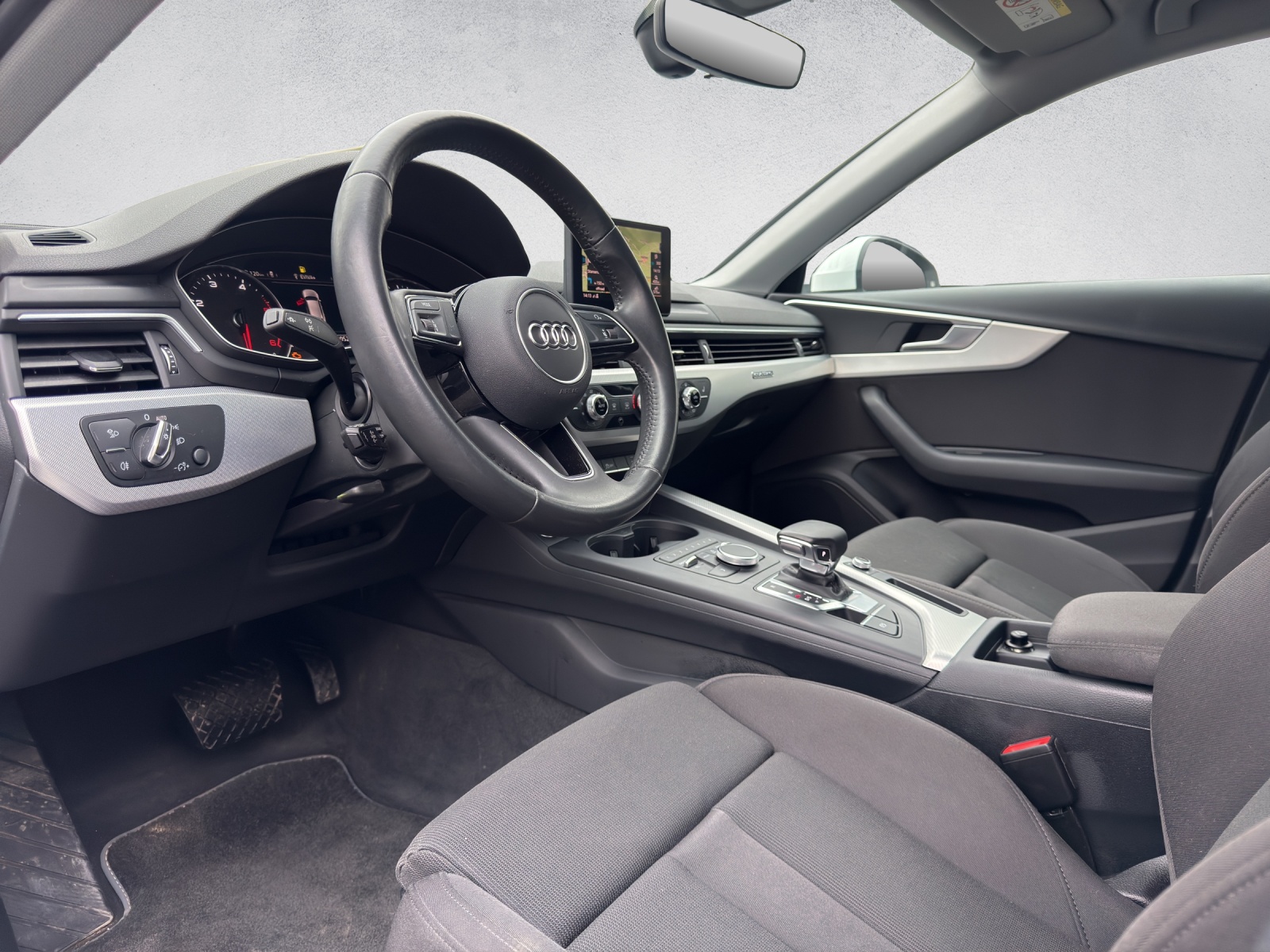 AUDI A4 Avant 40 TDI quattro S-tronic-image-12