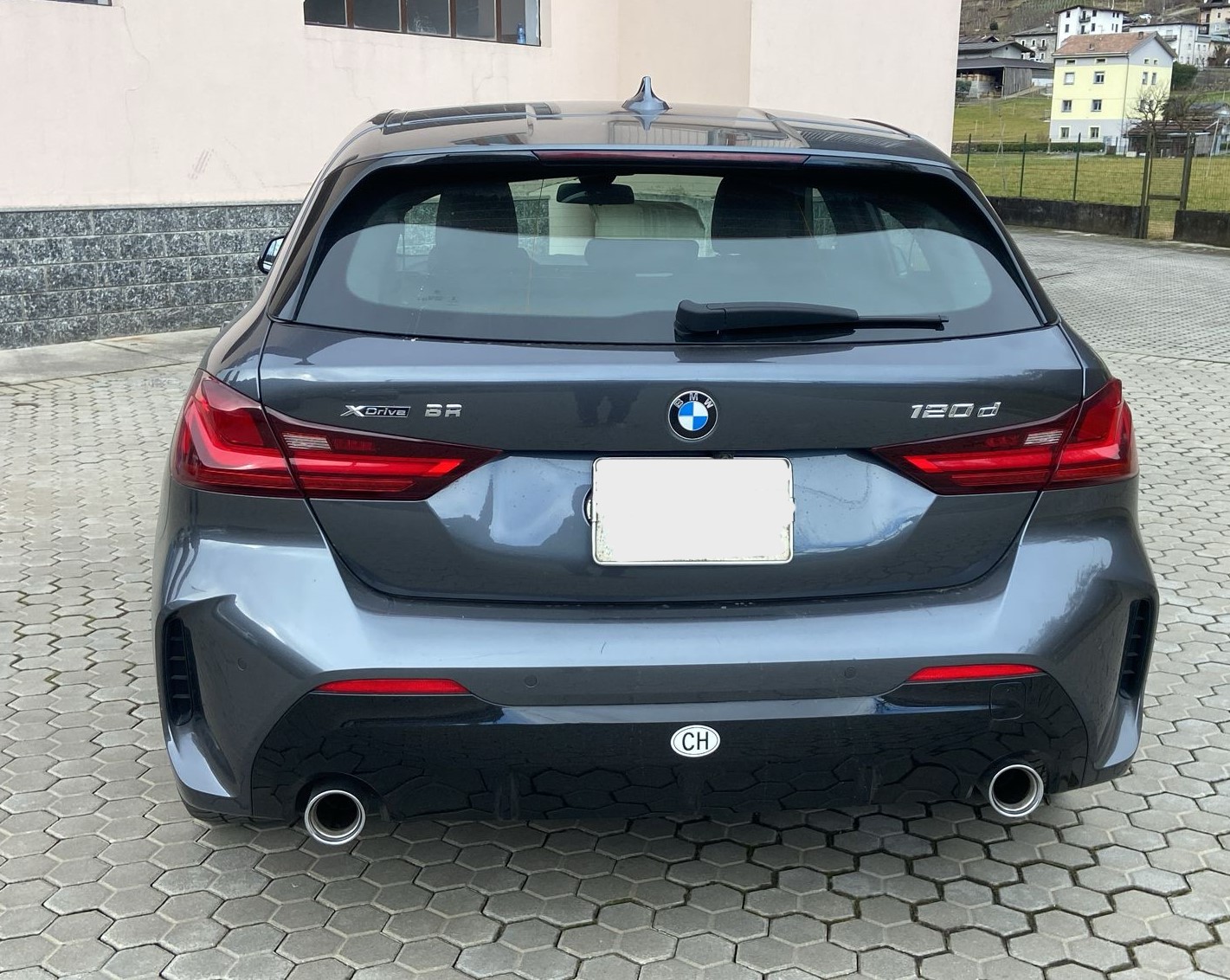 BMW 120d xDrive Steptronic M Sport-image-2