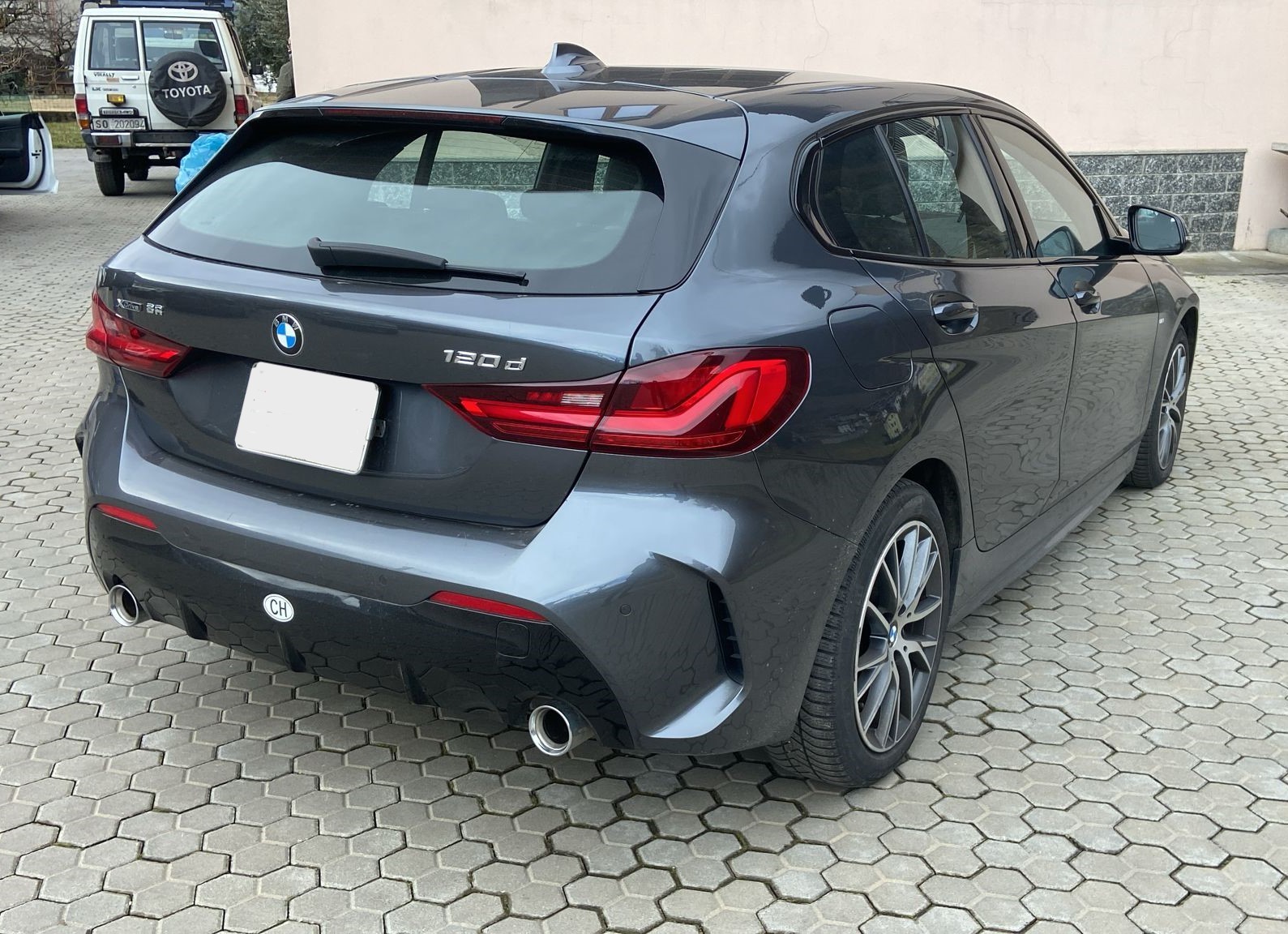 BMW 120d xDrive Steptronic M Sport-image-3
