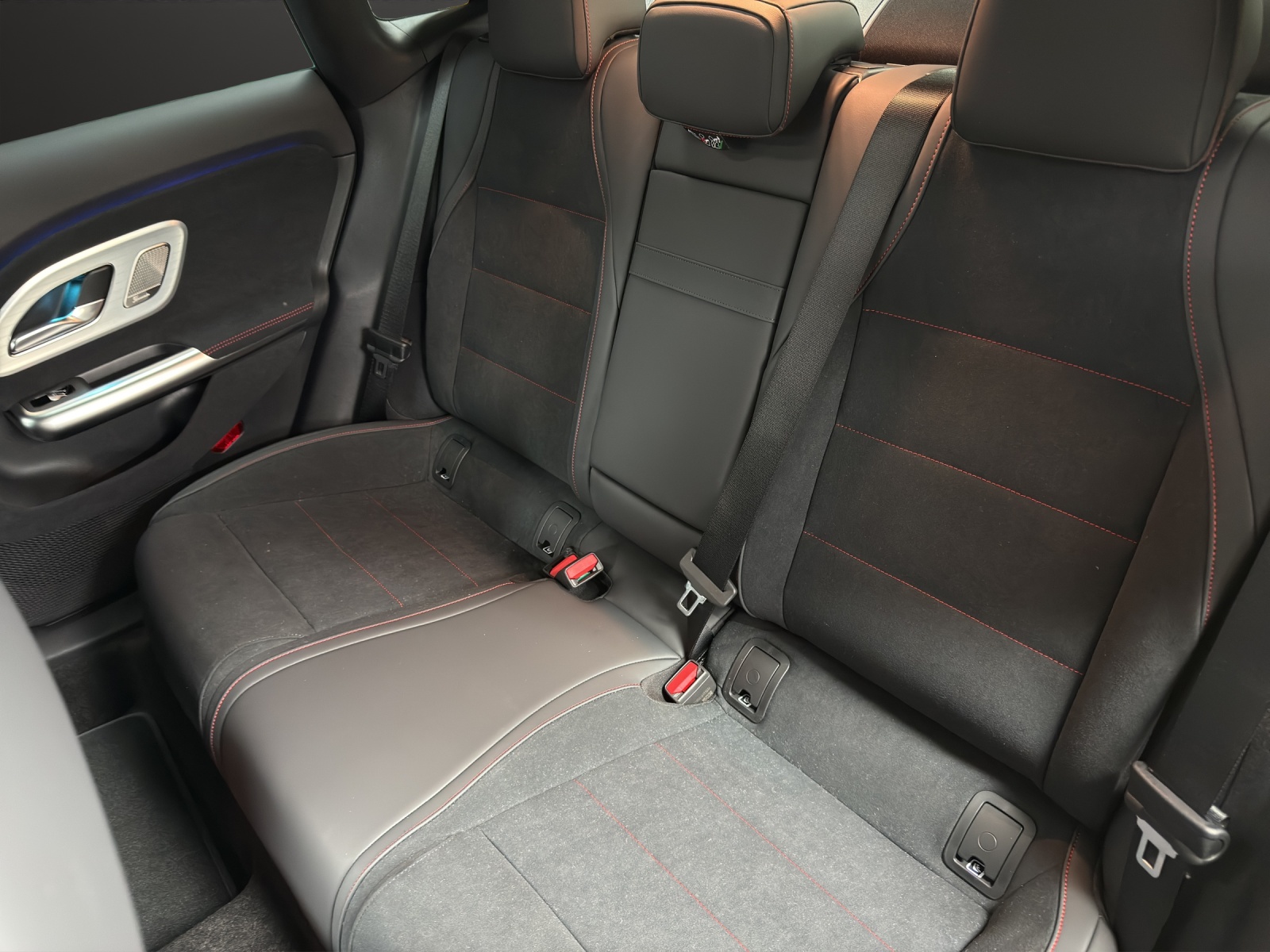 MERCEDES-BENZ CLA 220 8G-DCT 4Matic-image-14