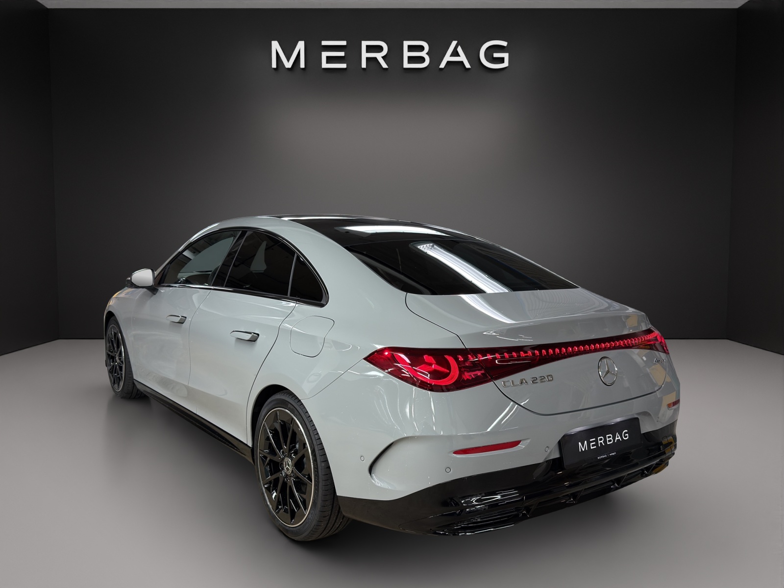 MERCEDES-BENZ CLA 220 8G-DCT 4Matic-image-2
