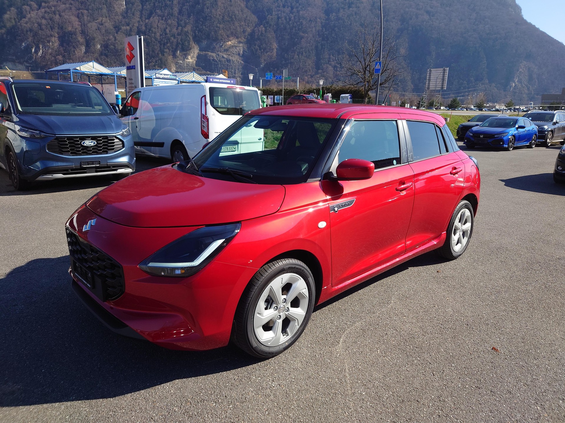 SUZUKI Swift 1.2 Sakura Hybrid-showroom-element-1