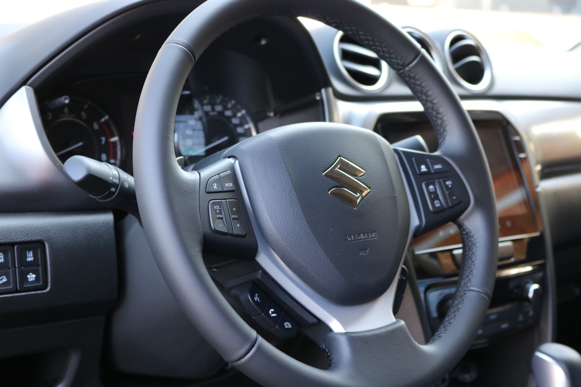 SUZUKI Vitara 1.4T Compact + 4x4 Hybrid Automatic-image-5