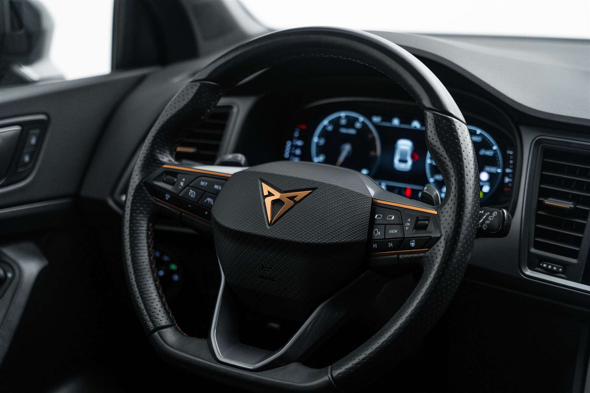 CUPRA Ateca 2.0TSI VZ 4Drive DSG 300PS AHK! Pano!-image-10