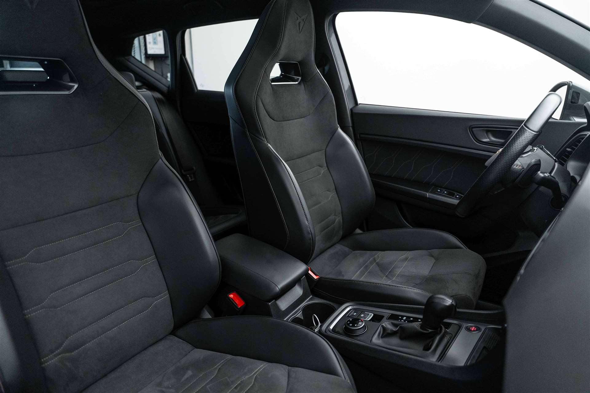 CUPRA Ateca 2.0TSI VZ 4Drive DSG 300PS AHK! Pano!-image-12