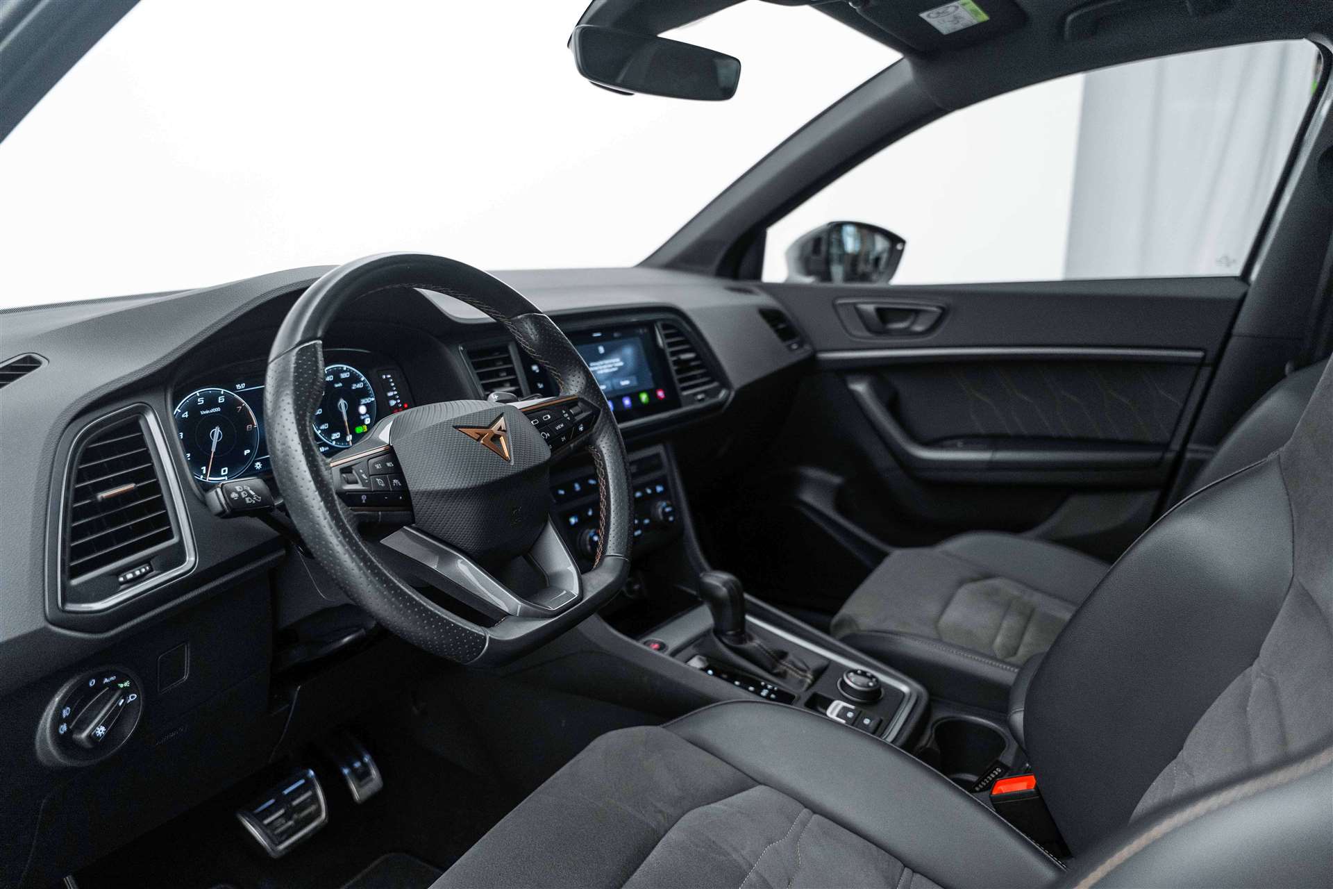 CUPRA Ateca 2.0TSI VZ 4Drive DSG 300PS AHK! Pano!-image-8