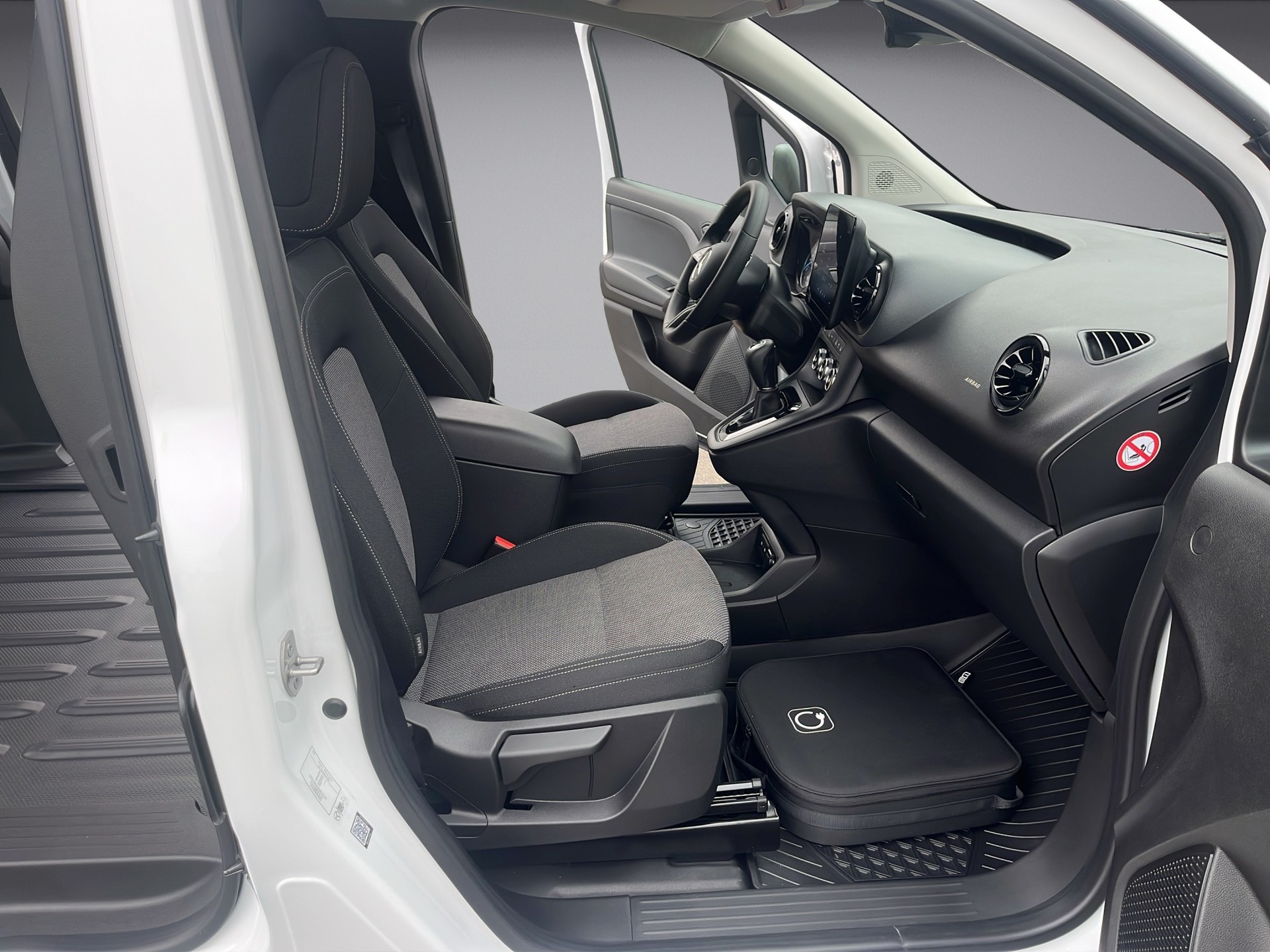MERCEDES-BENZ eCitan 45kWh Select Lang eCitan 45kWh Select Lang *Länge 2, Rückfahrkamera, Schiebetür, Listenpreis Fr. 61'000.--*-image-12