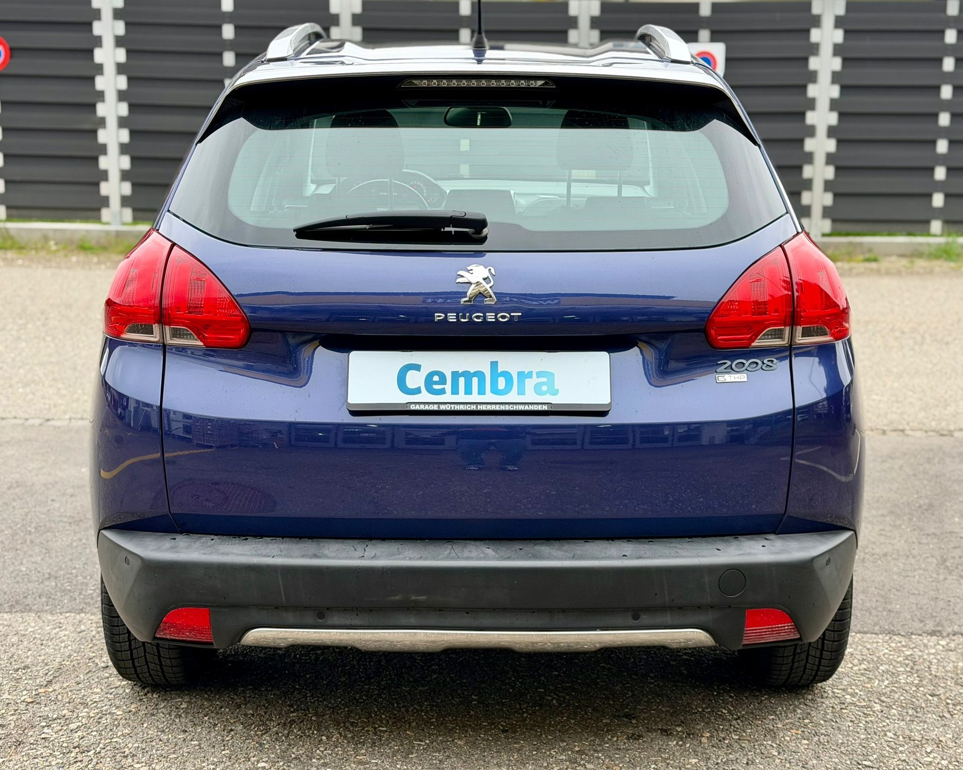 PEUGEOT 2008 1.2 PureTech Allure-image-4
