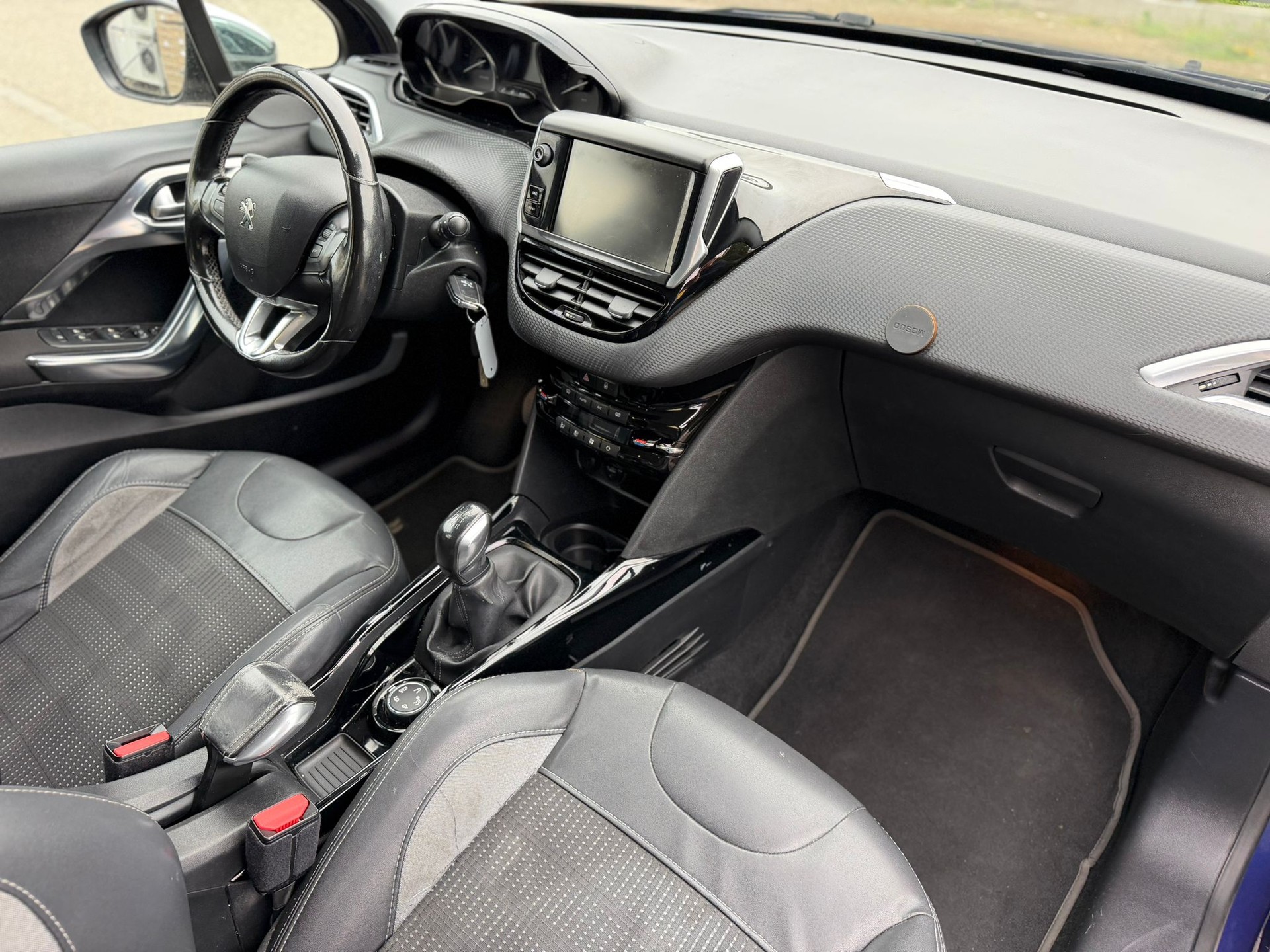 PEUGEOT 2008 1.2 PureTech Allure-image-10
