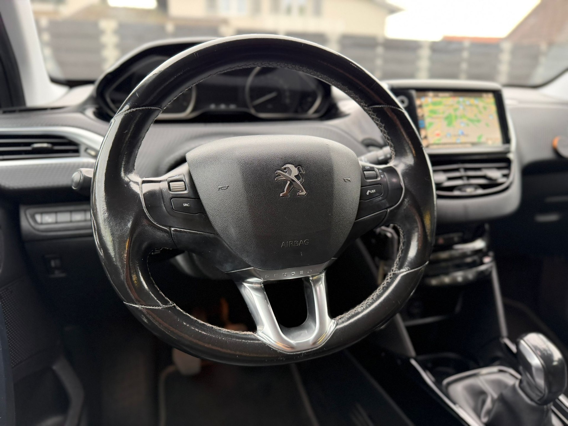 PEUGEOT 2008 1.2 PureTech Allure-image-7
