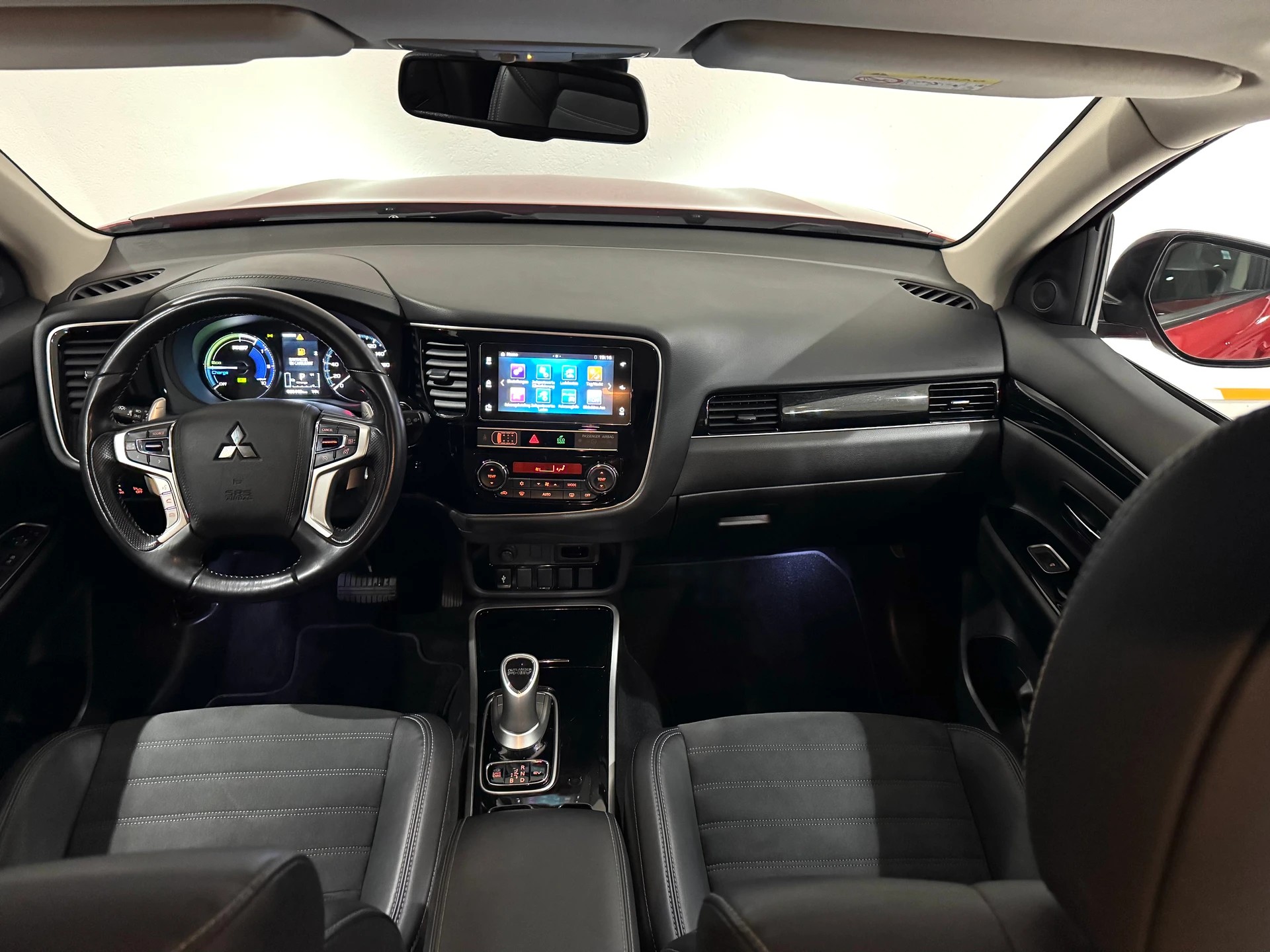 MITSUBISHI Outlander 2.4 PHEV Diamond 4WD Automatic-image-12
