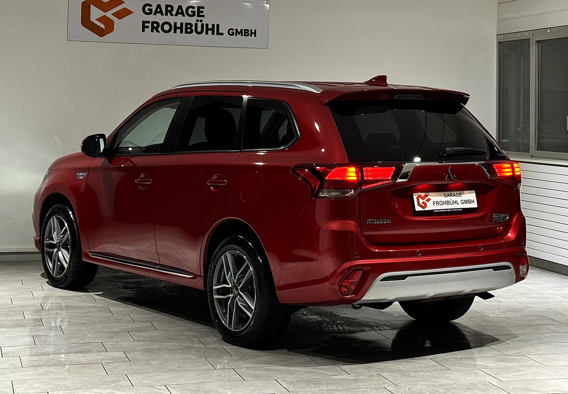 MITSUBISHI Outlander 2.4 PHEV Diamond 4WD Automatic-image-4