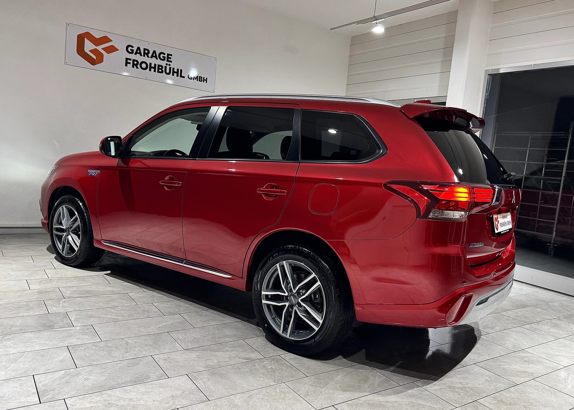 MITSUBISHI Outlander 2.4 PHEV Diamond 4WD Automatic-image-6