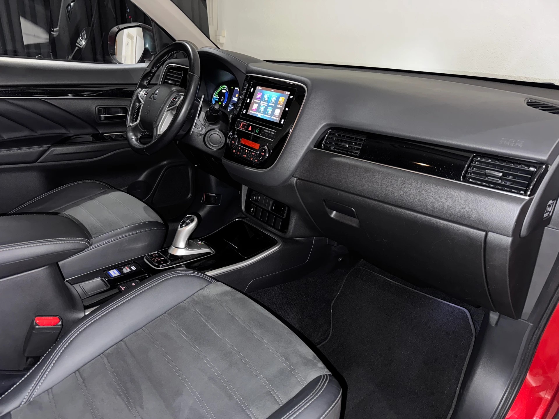 MITSUBISHI Outlander 2.4 PHEV Diamond 4WD Automatic-image-10