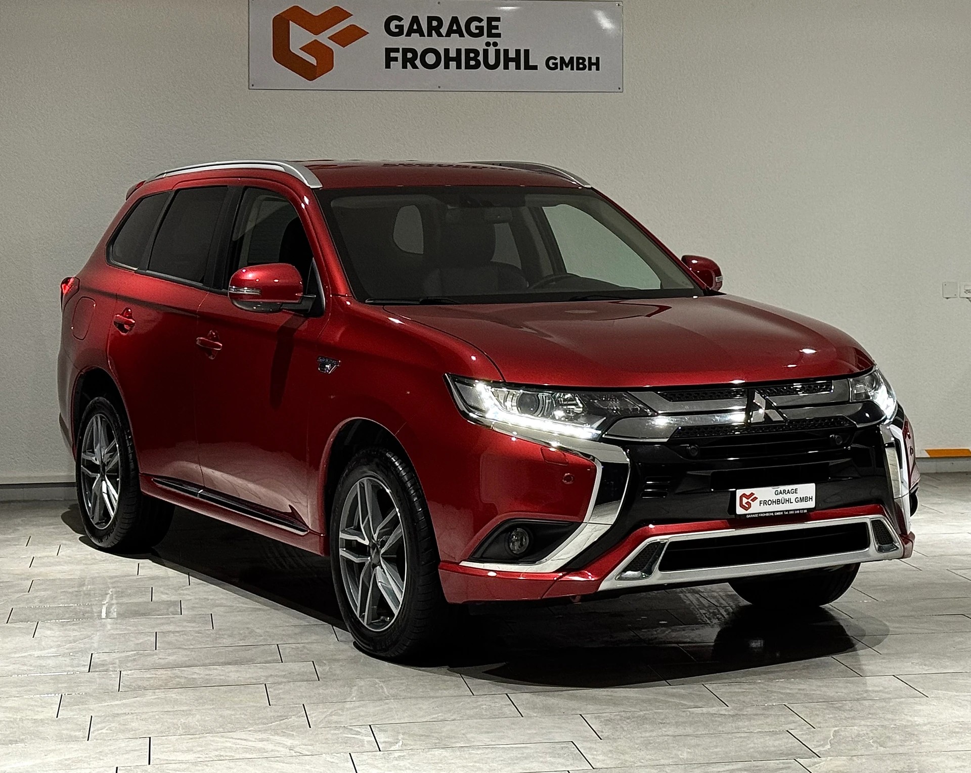 MITSUBISHI Outlander 2.4 PHEV Diamond 4WD Automatic-image-2