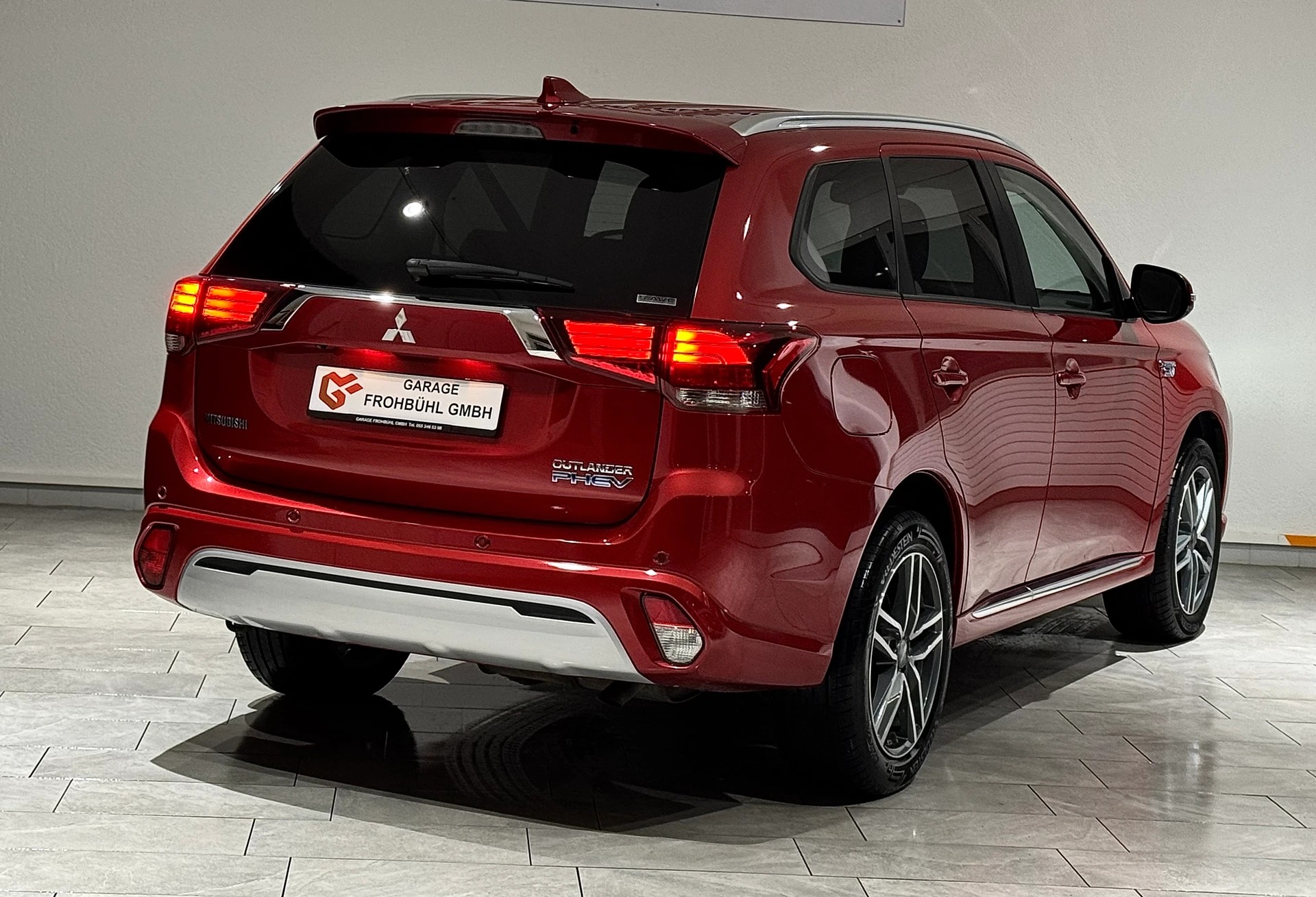 MITSUBISHI Outlander 2.4 PHEV Diamond 4WD Automatic-image-3