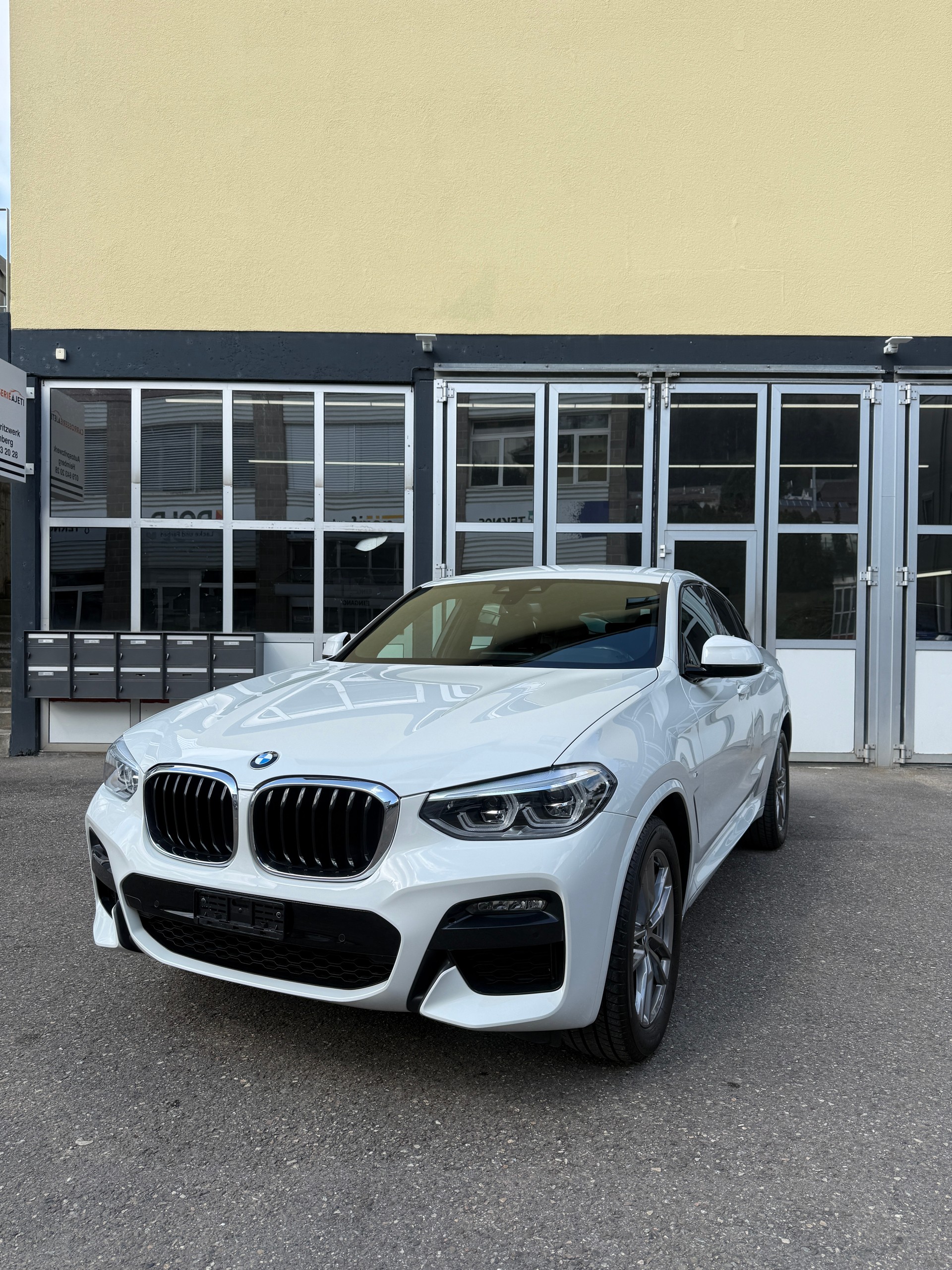 BMW X4 xDrive 48V 20d M Sport X Steptronic-image-2