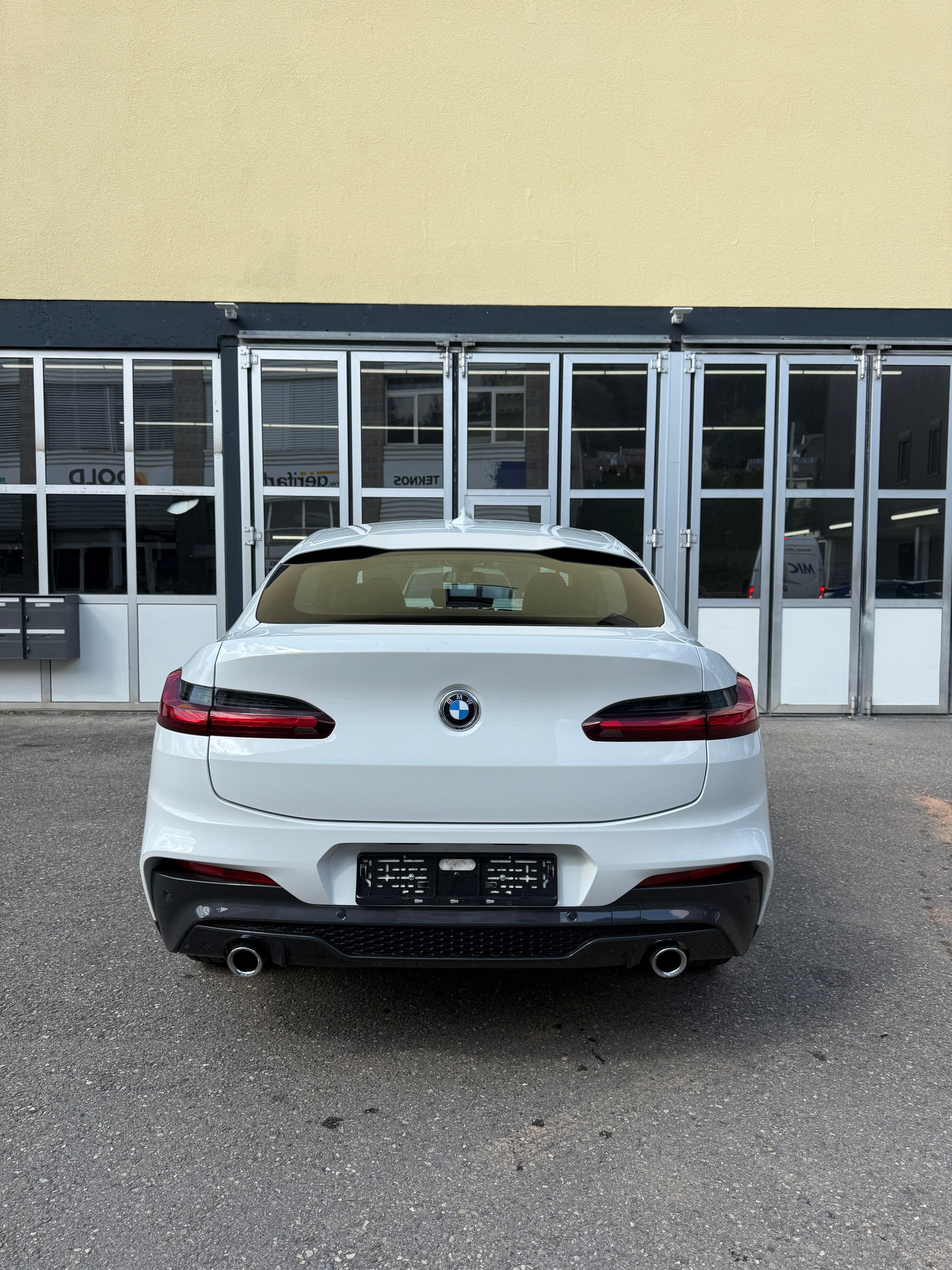 BMW X4 xDrive 48V 20d M Sport X Steptronic-image-4