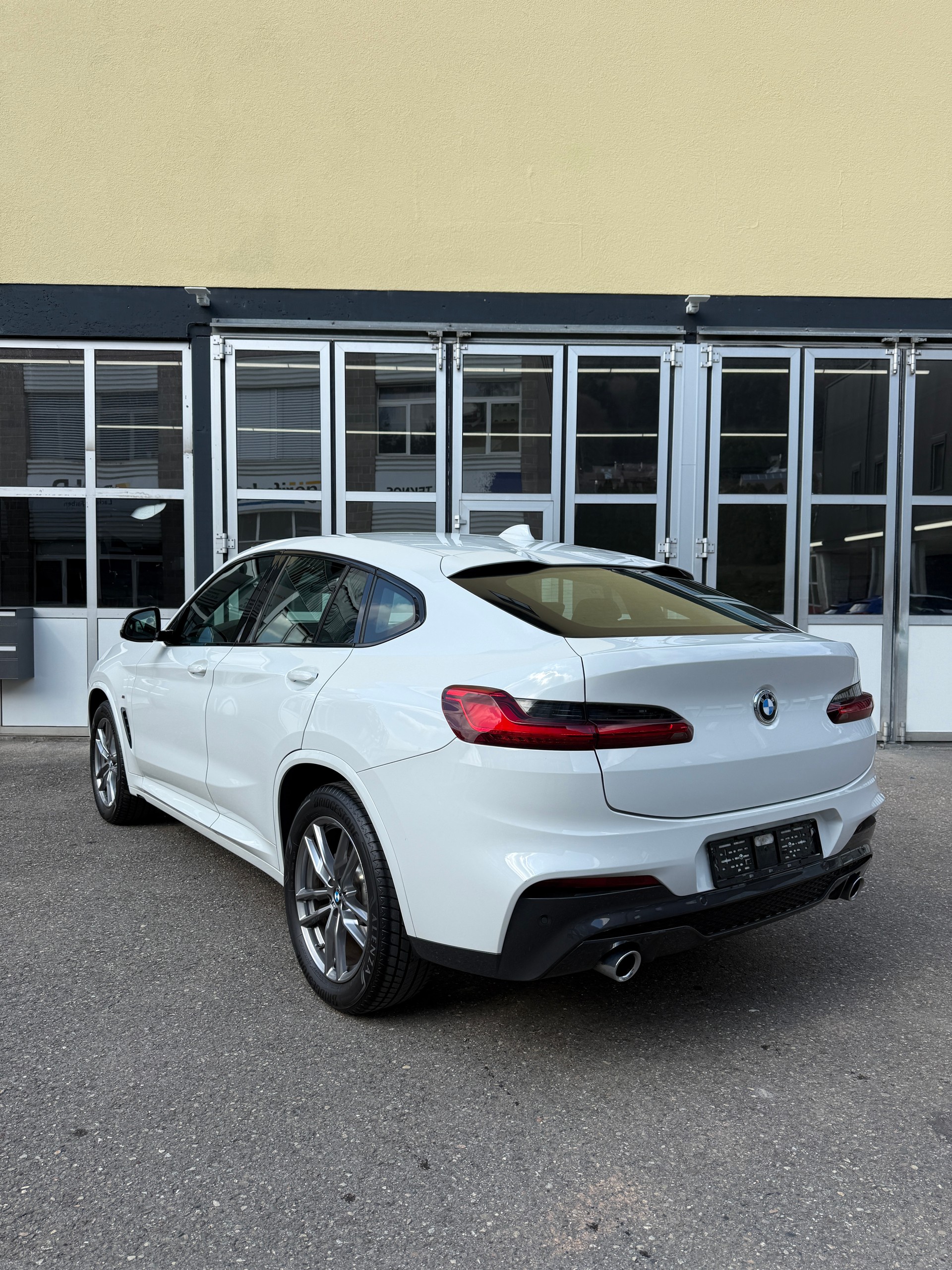BMW X4 xDrive 48V 20d M Sport X Steptronic-image-3