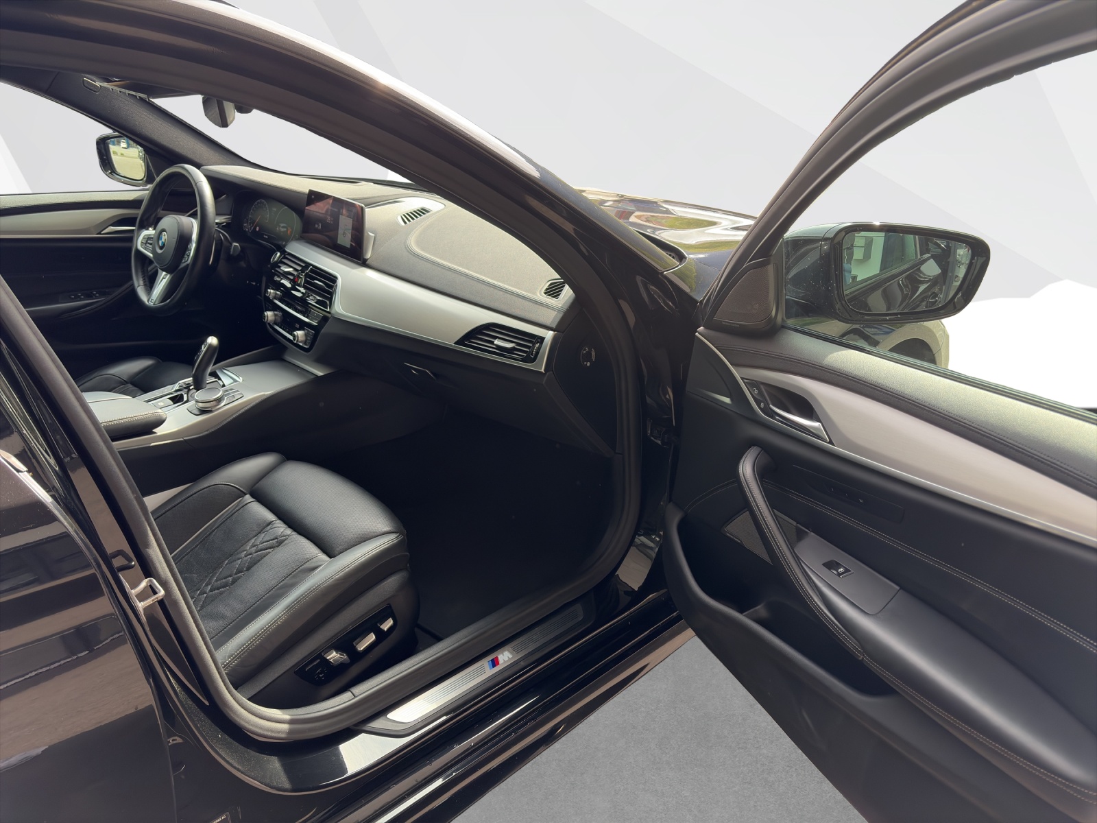 BMW 540i xDrive Touring-image-17