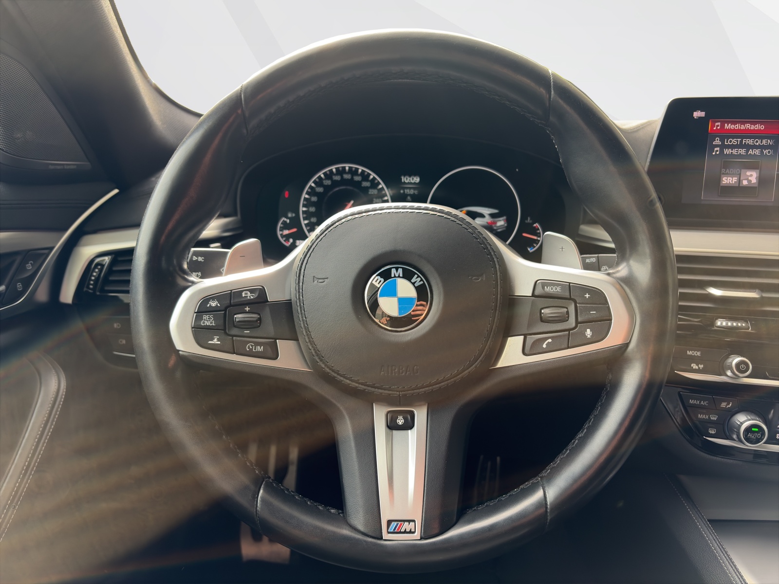 BMW 540i xDrive Touring-image-11