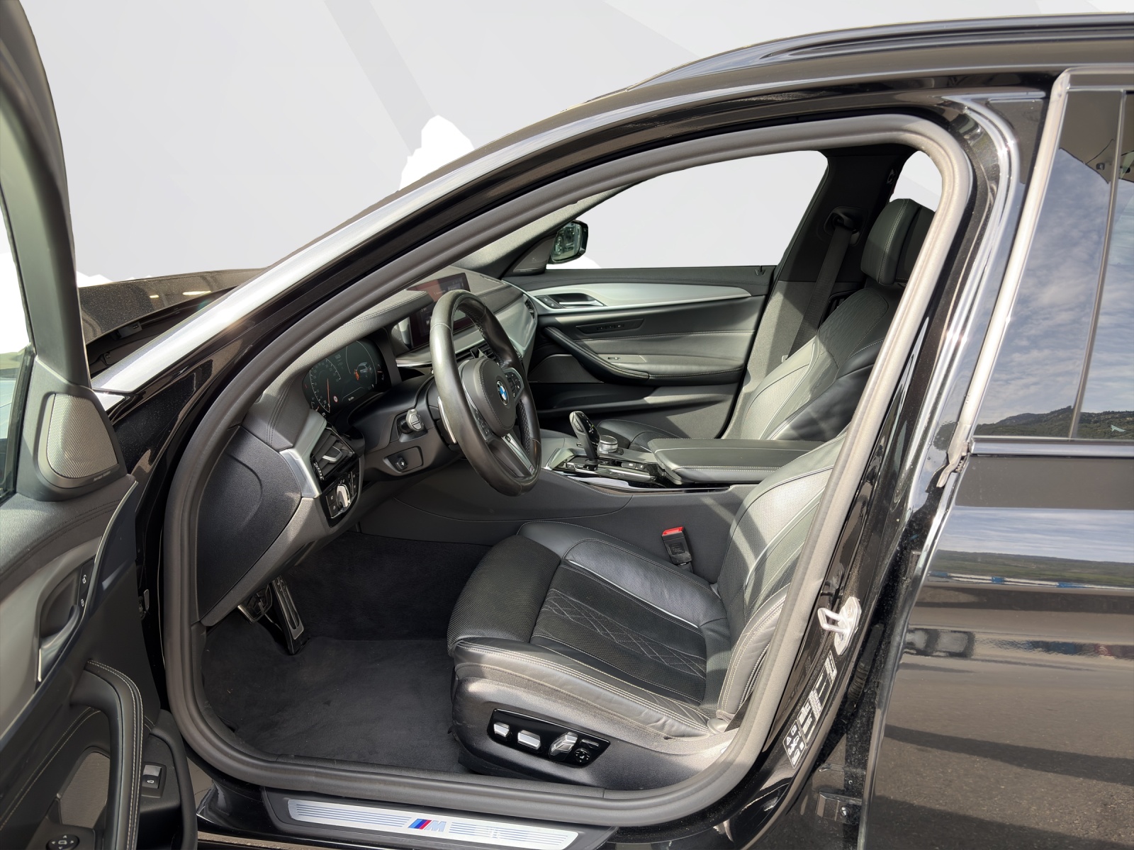 BMW 540i xDrive Touring-image-9