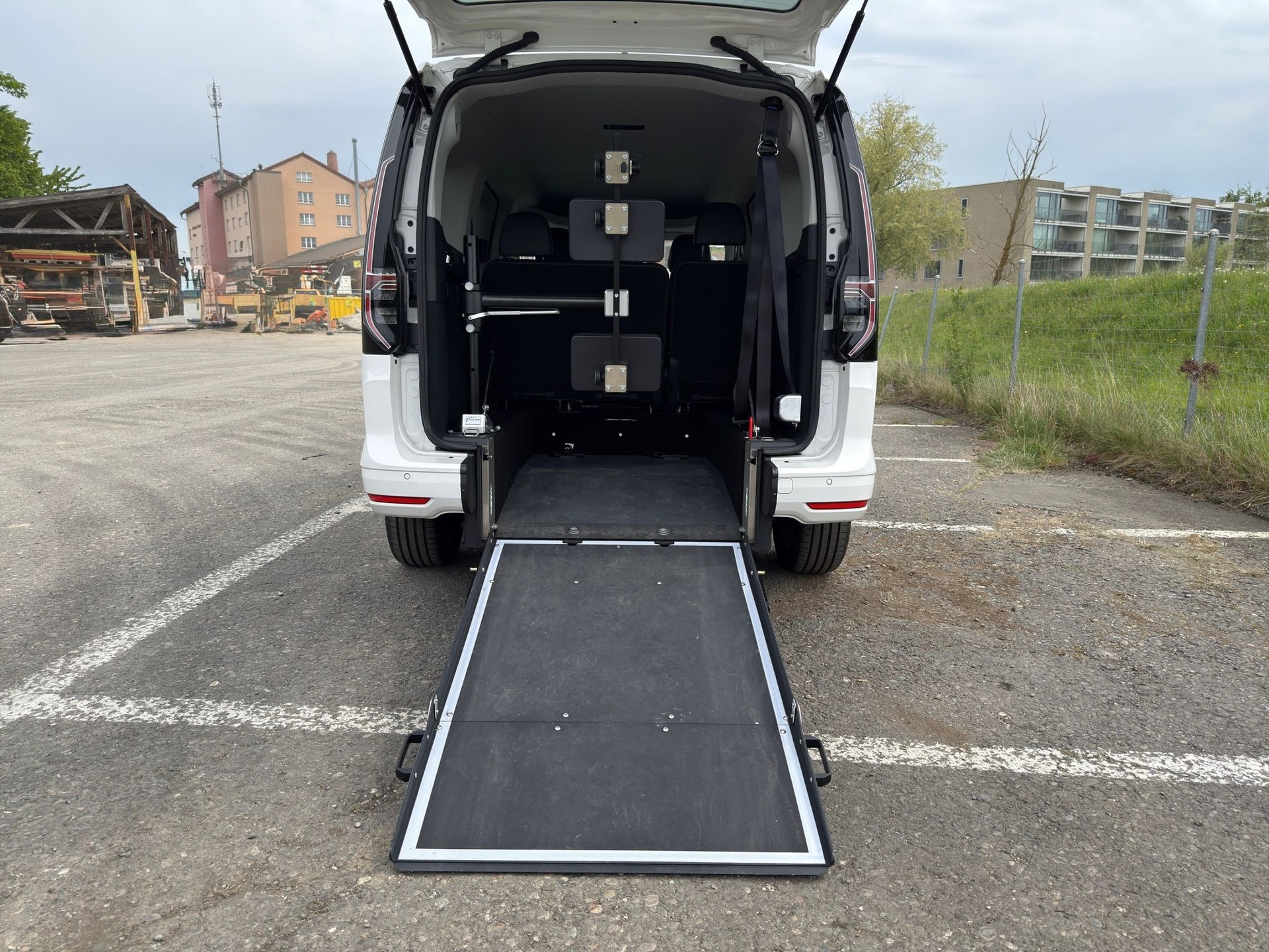 VW Caddy Maxi 1.5 TSI Life DSG-image-8
