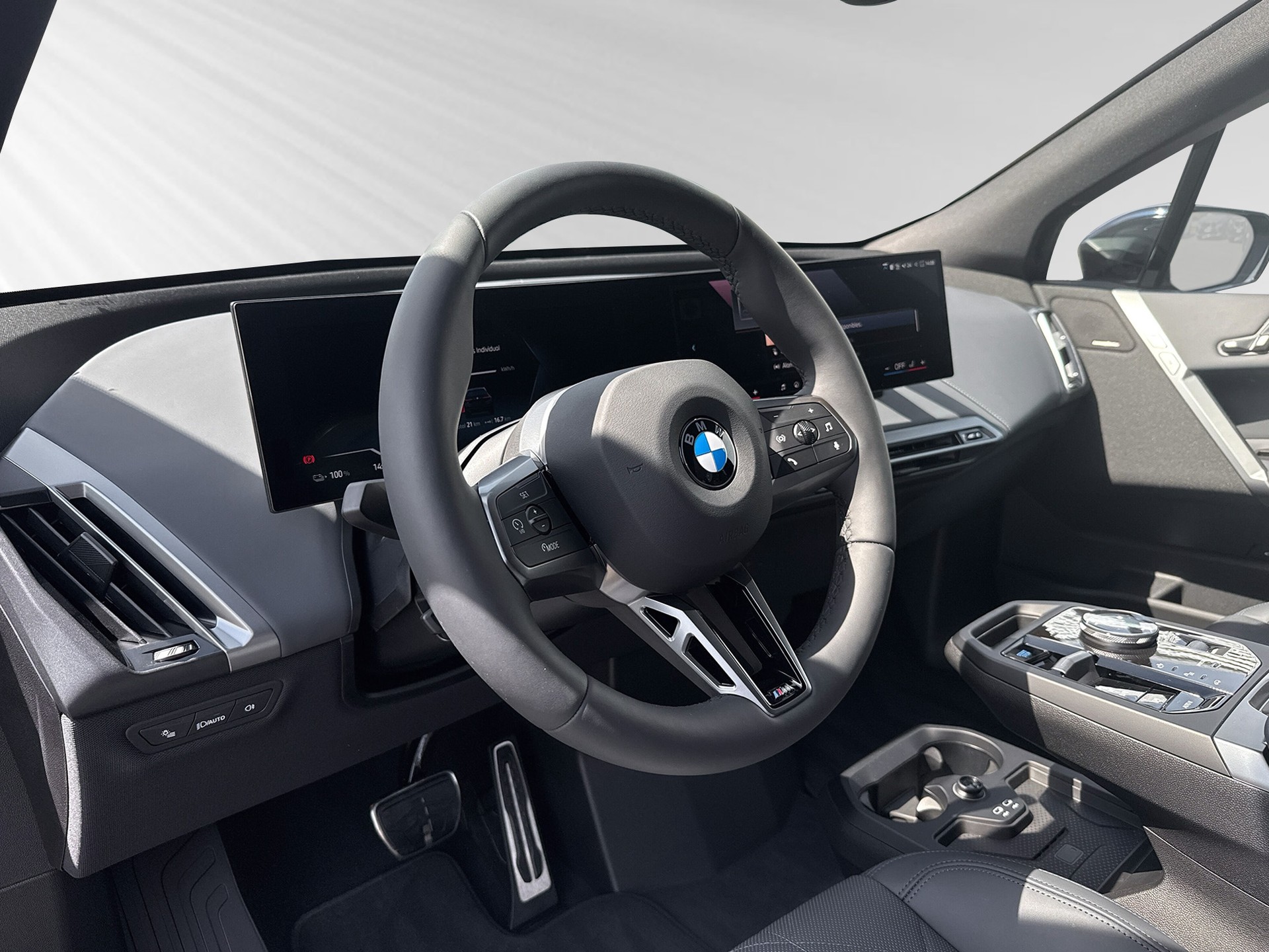 BMW iX xDrive45 M Sport-image-4