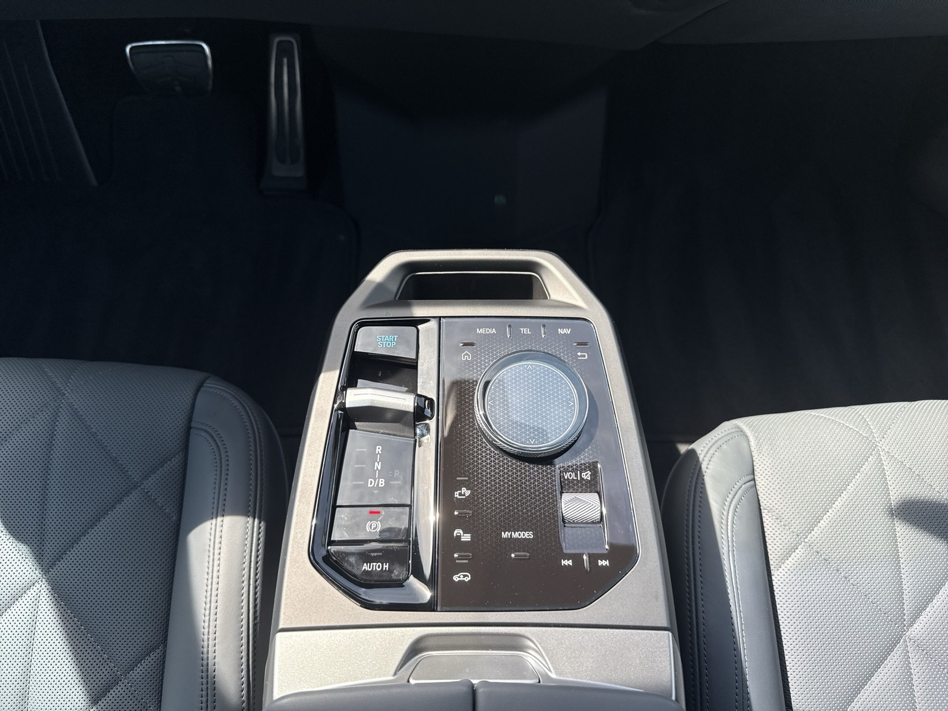 BMW iX xDrive45 M Sport-image-13