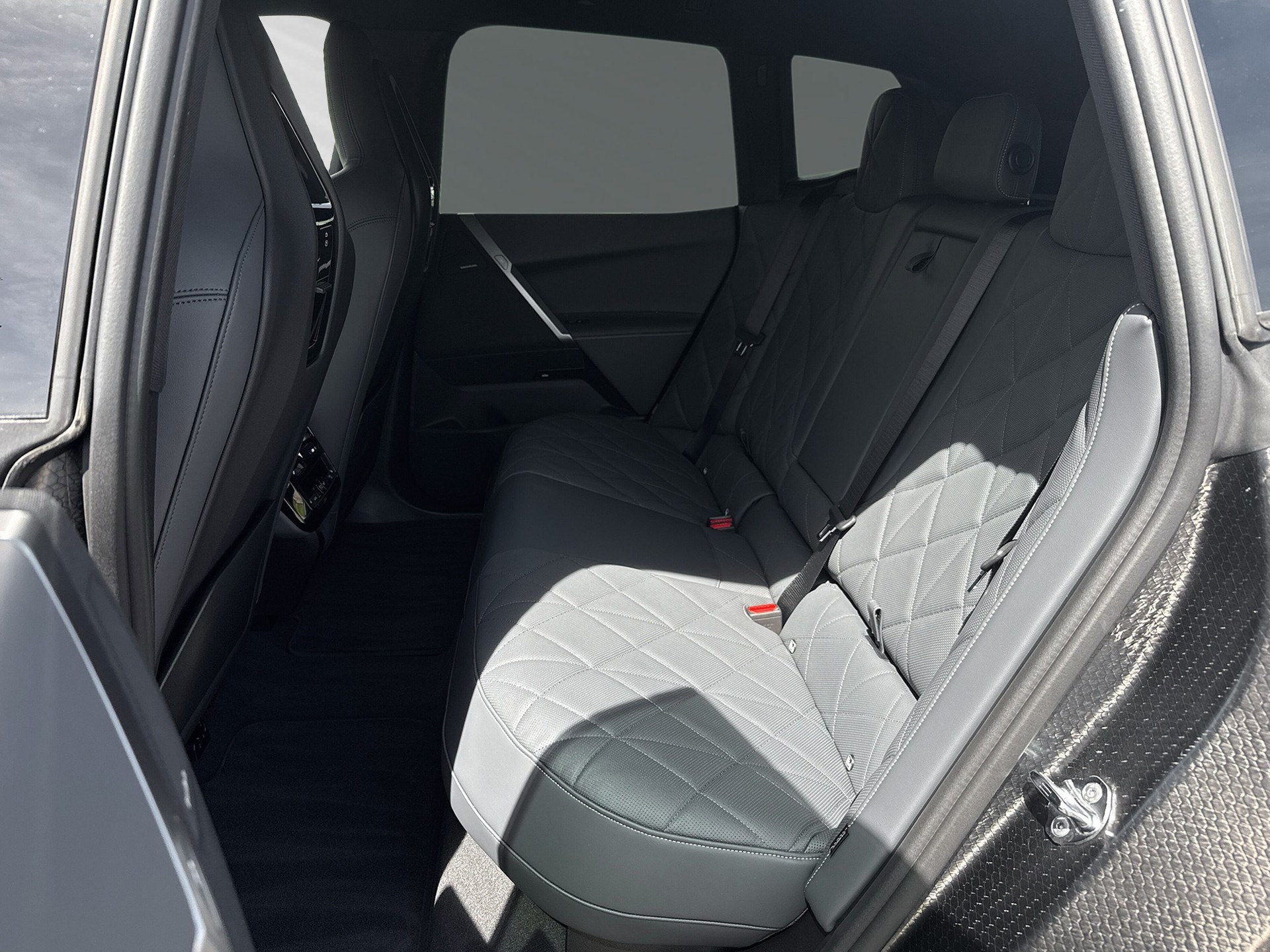 BMW iX xDrive45 M Sport-image-7