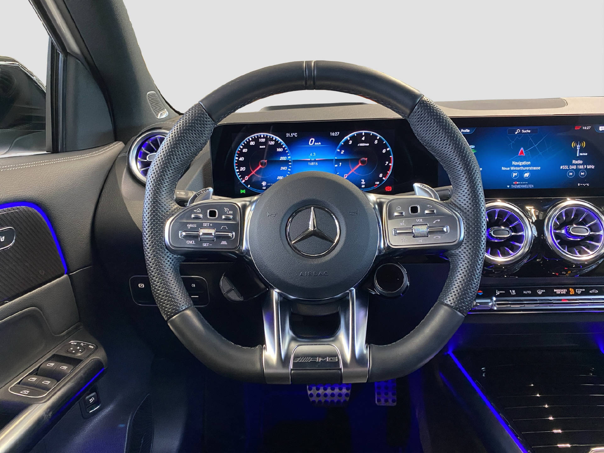 MERCEDES-BENZ GLA 35 AMG 4MATIC-image-9
