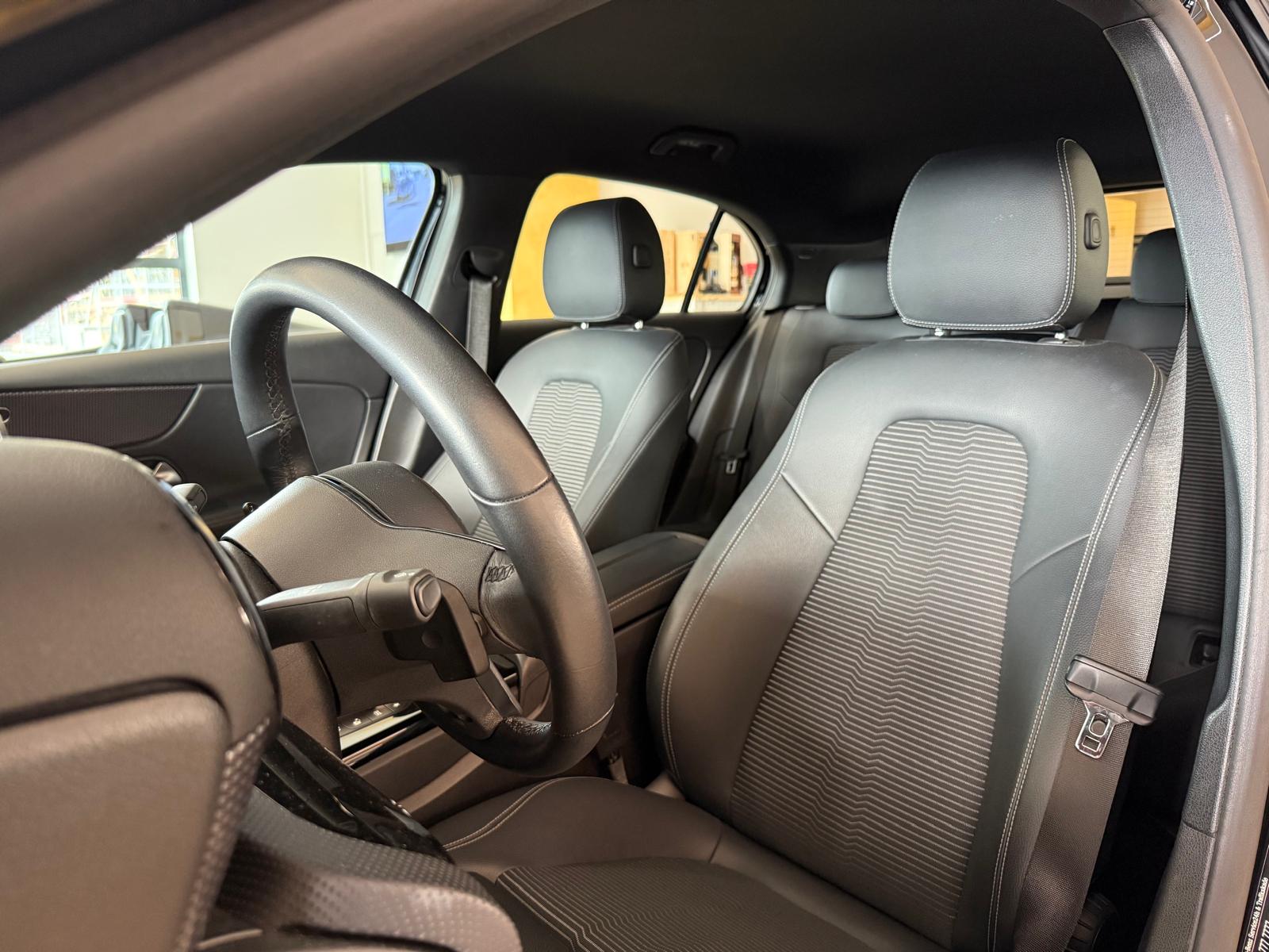 MERCEDES-BENZ A 200 Progressive 7G-DCT-image-16