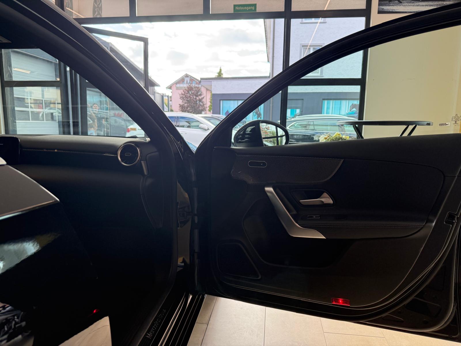 MERCEDES-BENZ A 200 Progressive 7G-DCT-image-9