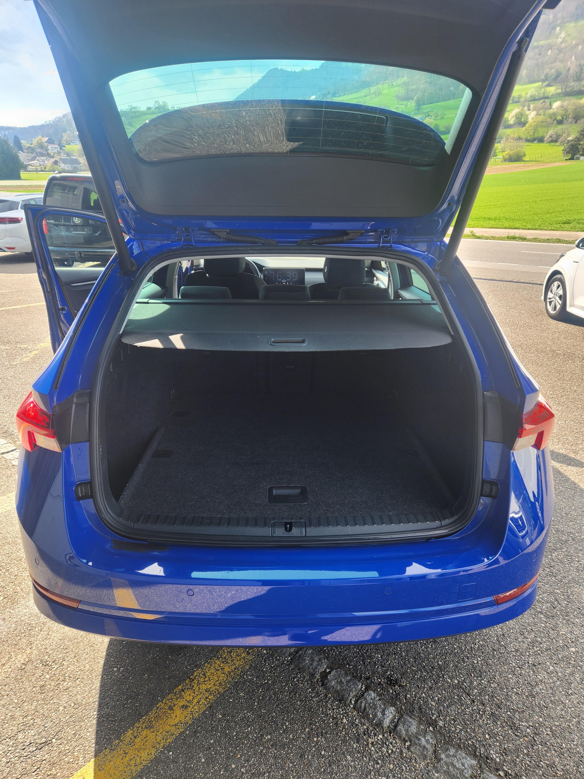 SKODA Octavia Combi 2.0 TDI DSG Ambition-image-5