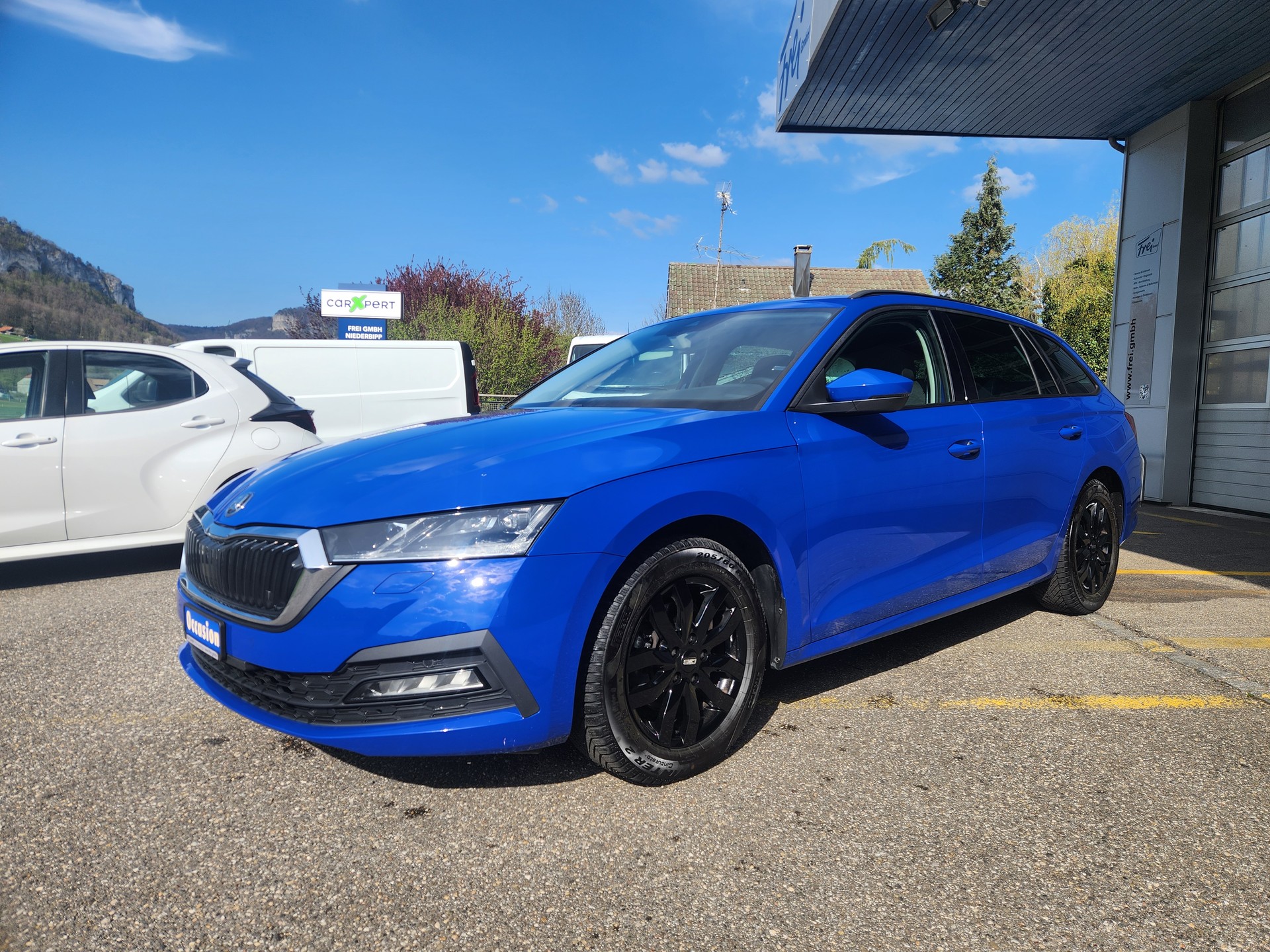SKODA Octavia Combi 2.0 TDI DSG Ambition-image-0