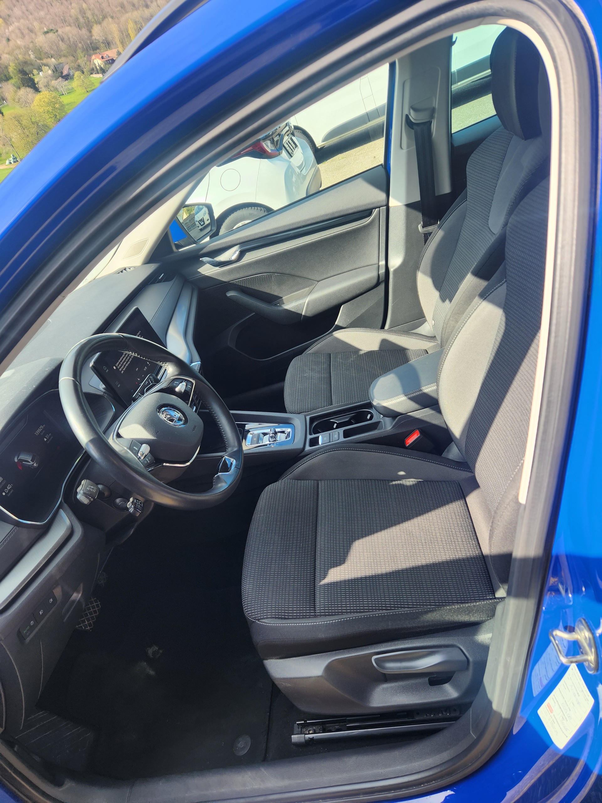 SKODA Octavia Combi 2.0 TDI DSG Ambition-image-7