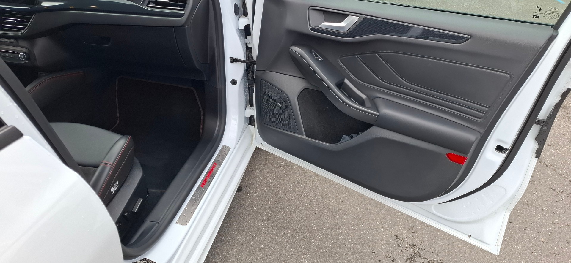 FORD Focus 2.3 EcoB ST X Automatic-image-15