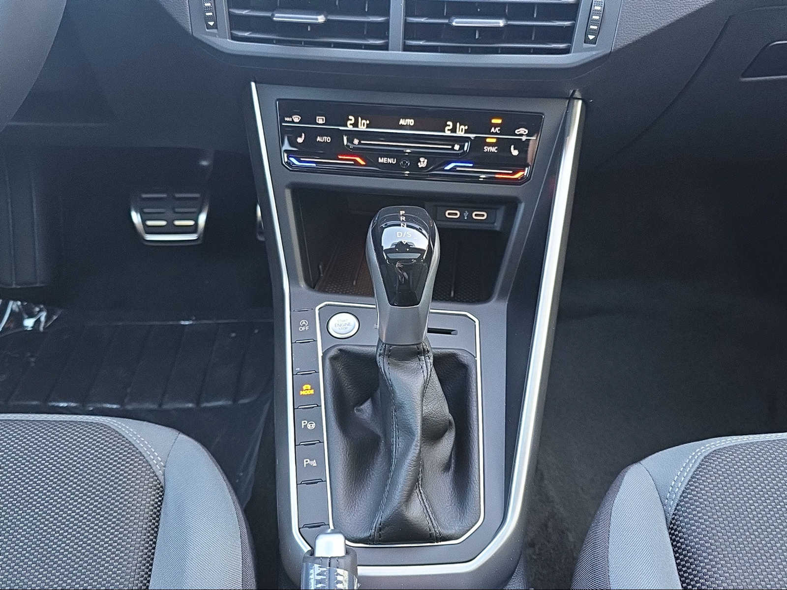 VW VW Polo 50 ans-image-11