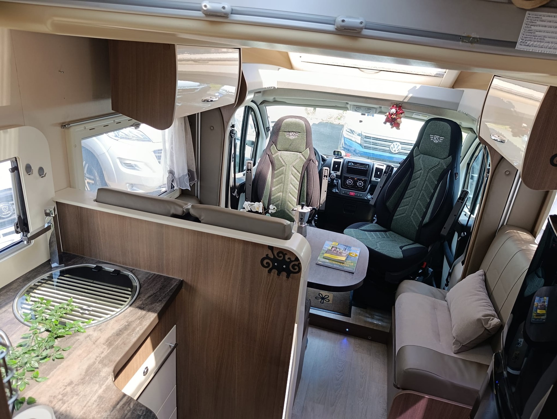 CHALLENGER Magaeo 398 ***Sie haben den Luxus einer echten Dreizimmerwohnung auf Rädern***Schaltgetriebe 150PS *Dieselheizung *-image-13