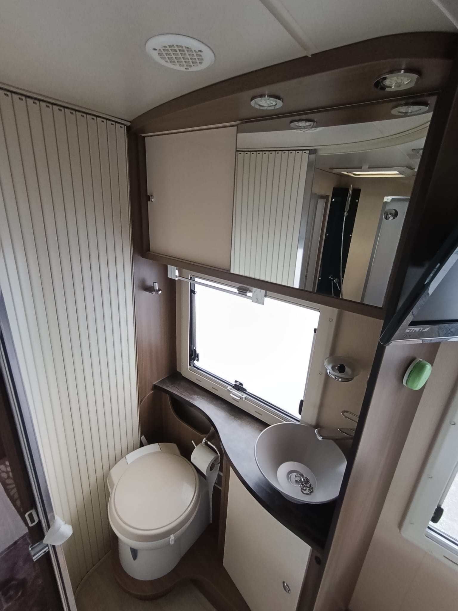 CHALLENGER Magaeo 398 ***Sie haben den Luxus einer echten Dreizimmerwohnung auf Rädern***Schaltgetriebe 150PS *Dieselheizung *-image-16