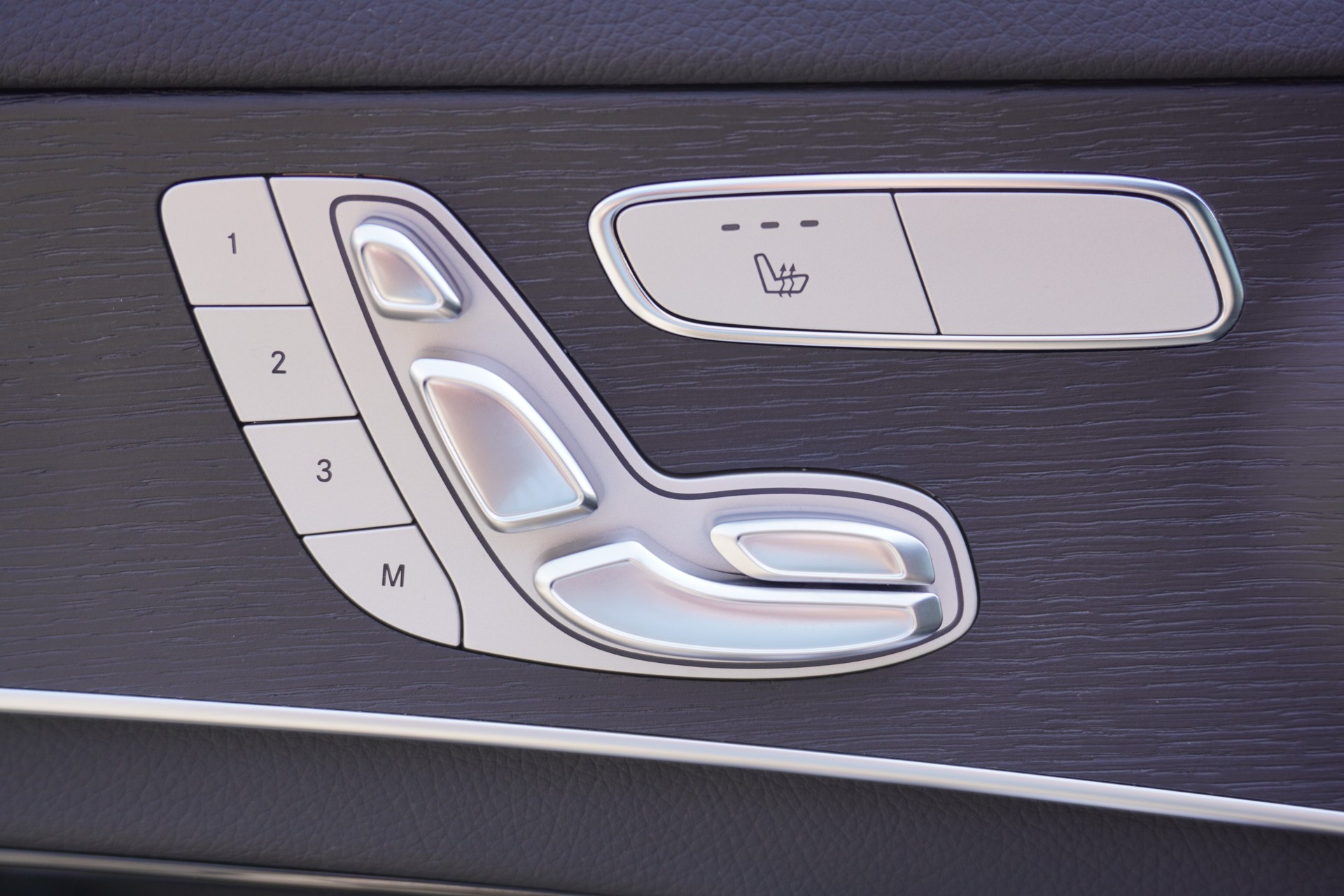 MERCEDES-BENZ C 220 d Swiss Star AMG Line 4M 9G-Tronic-image-15